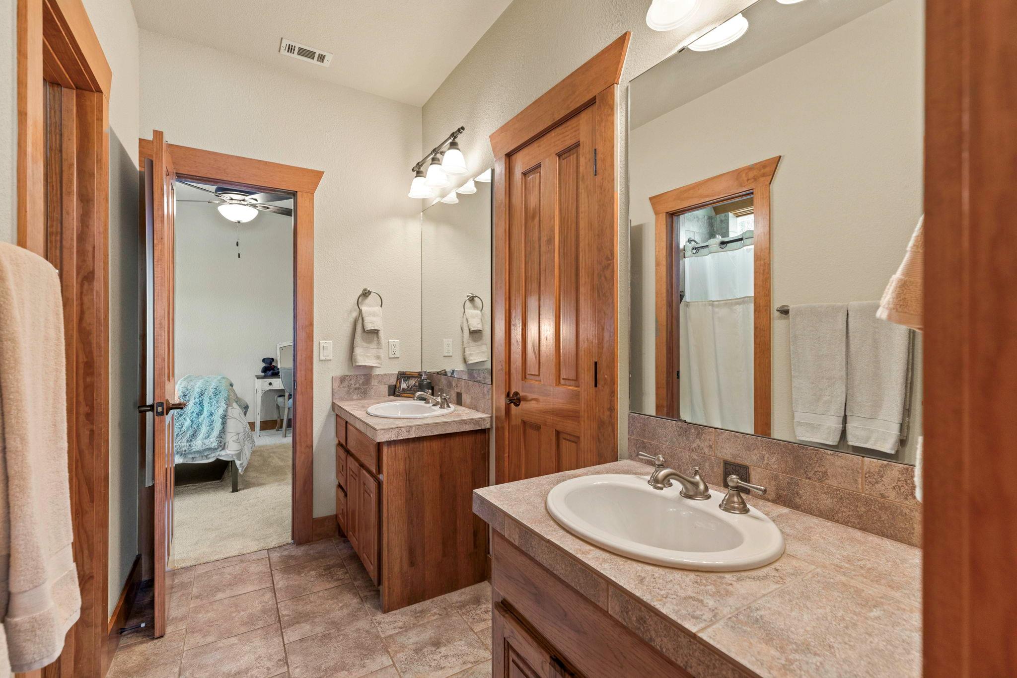 1041 Polo Club Dr, Austin, TX 78737