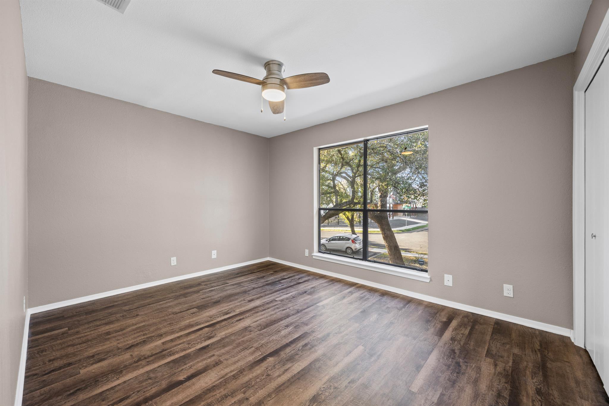 5215 Saint Georges Grn # D, Austin, TX 78745