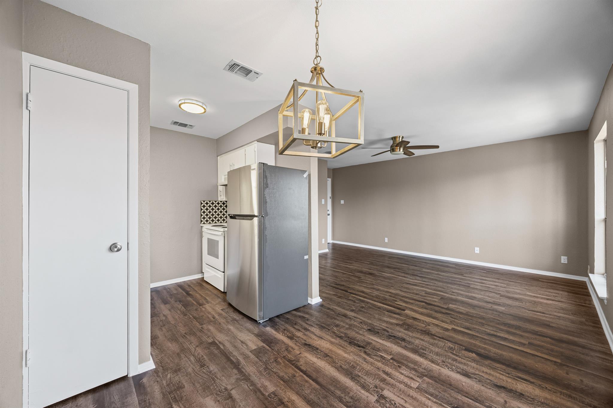 5215 Saint Georges Grn # D, Austin, TX 78745