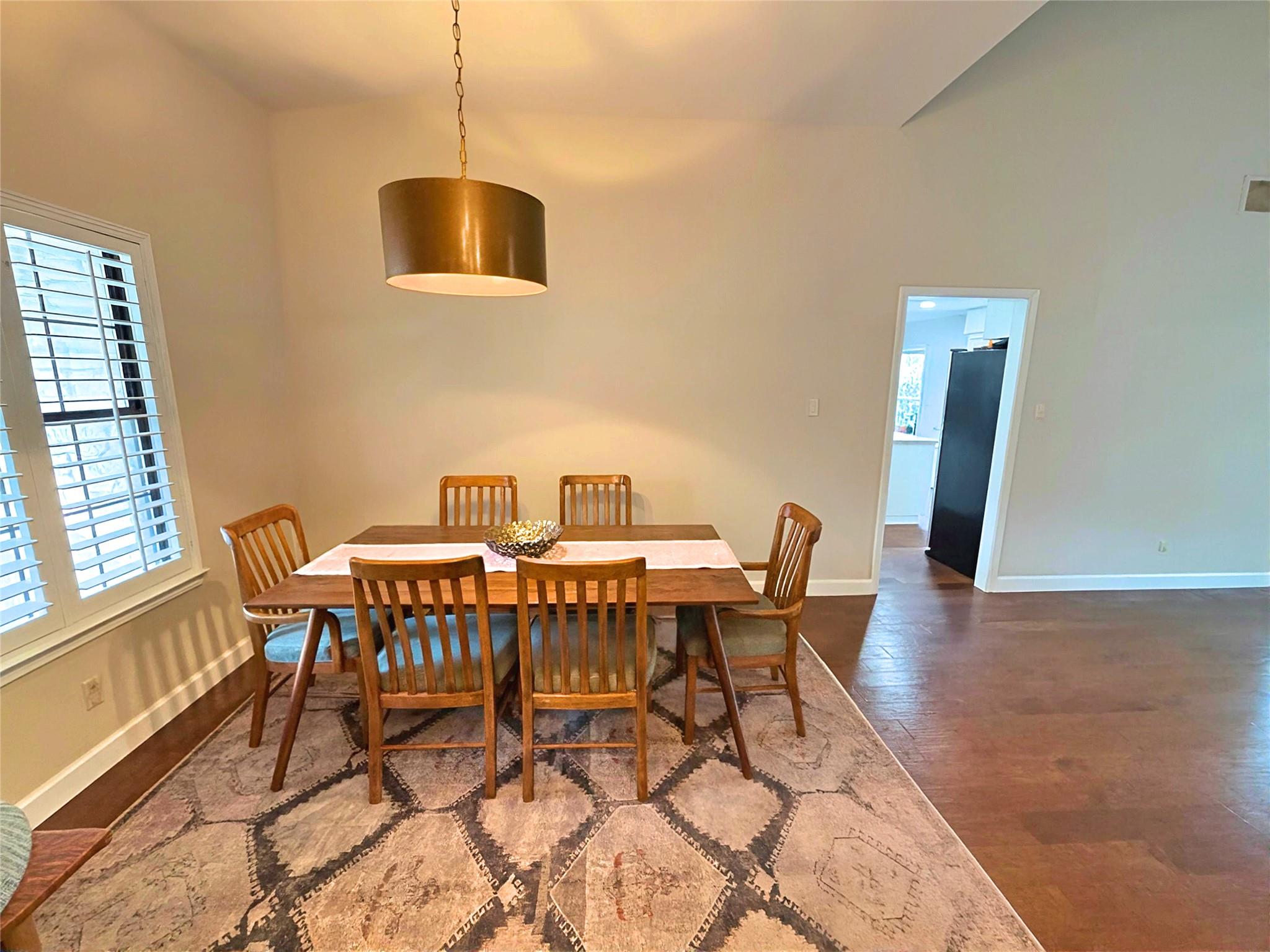 9007 Spring Lake Dr, Austin, TX 78750