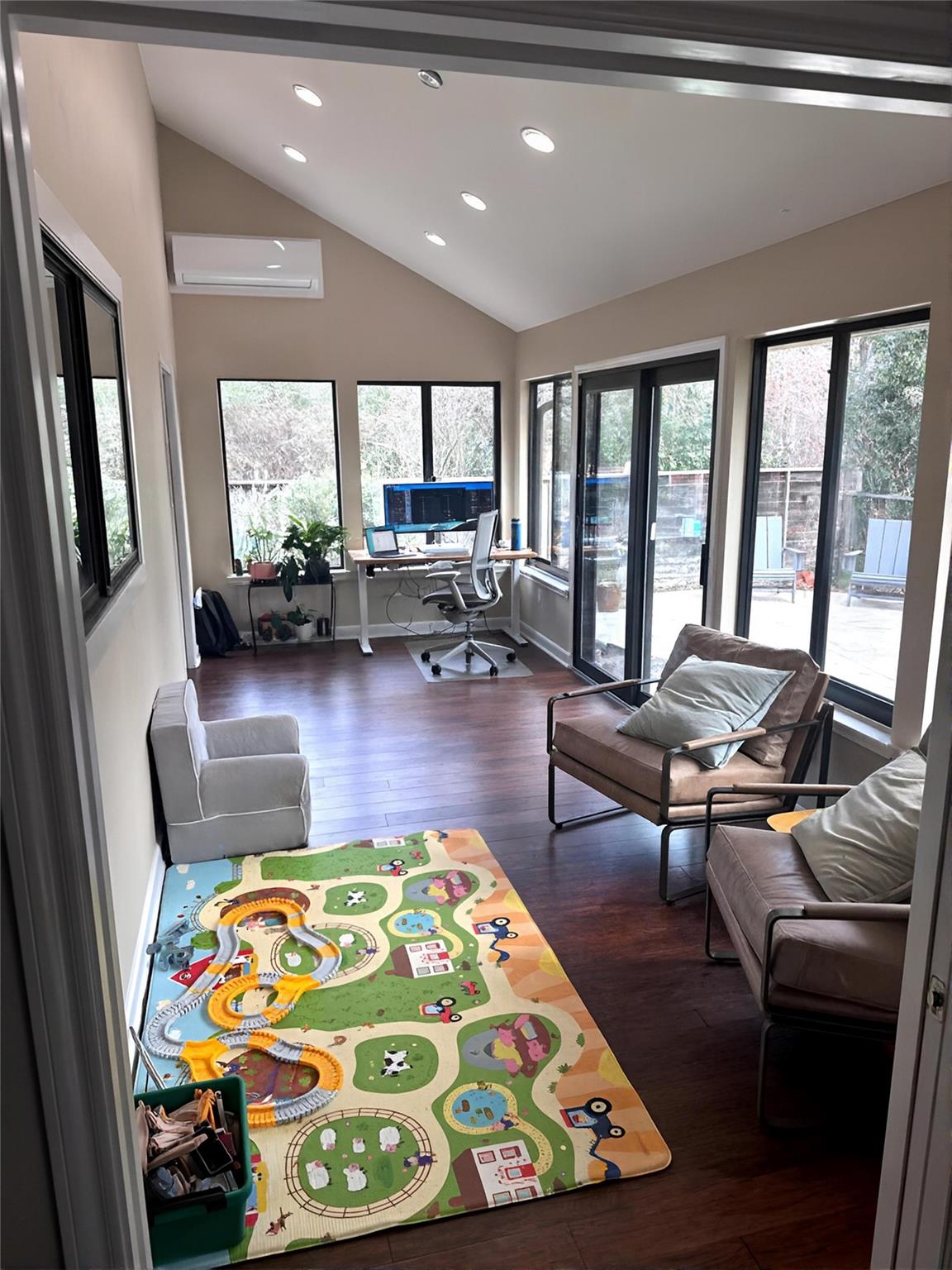 9007 Spring Lake Dr, Austin, TX 78750