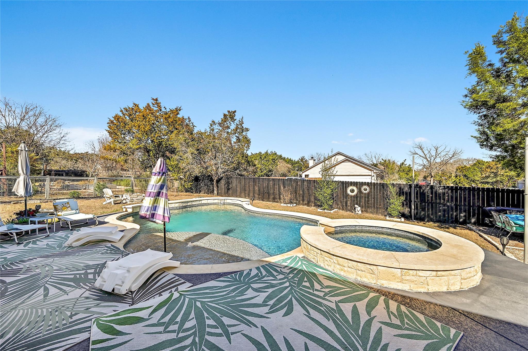 1 Rolling Hills Rd, Wimberley, TX 78676