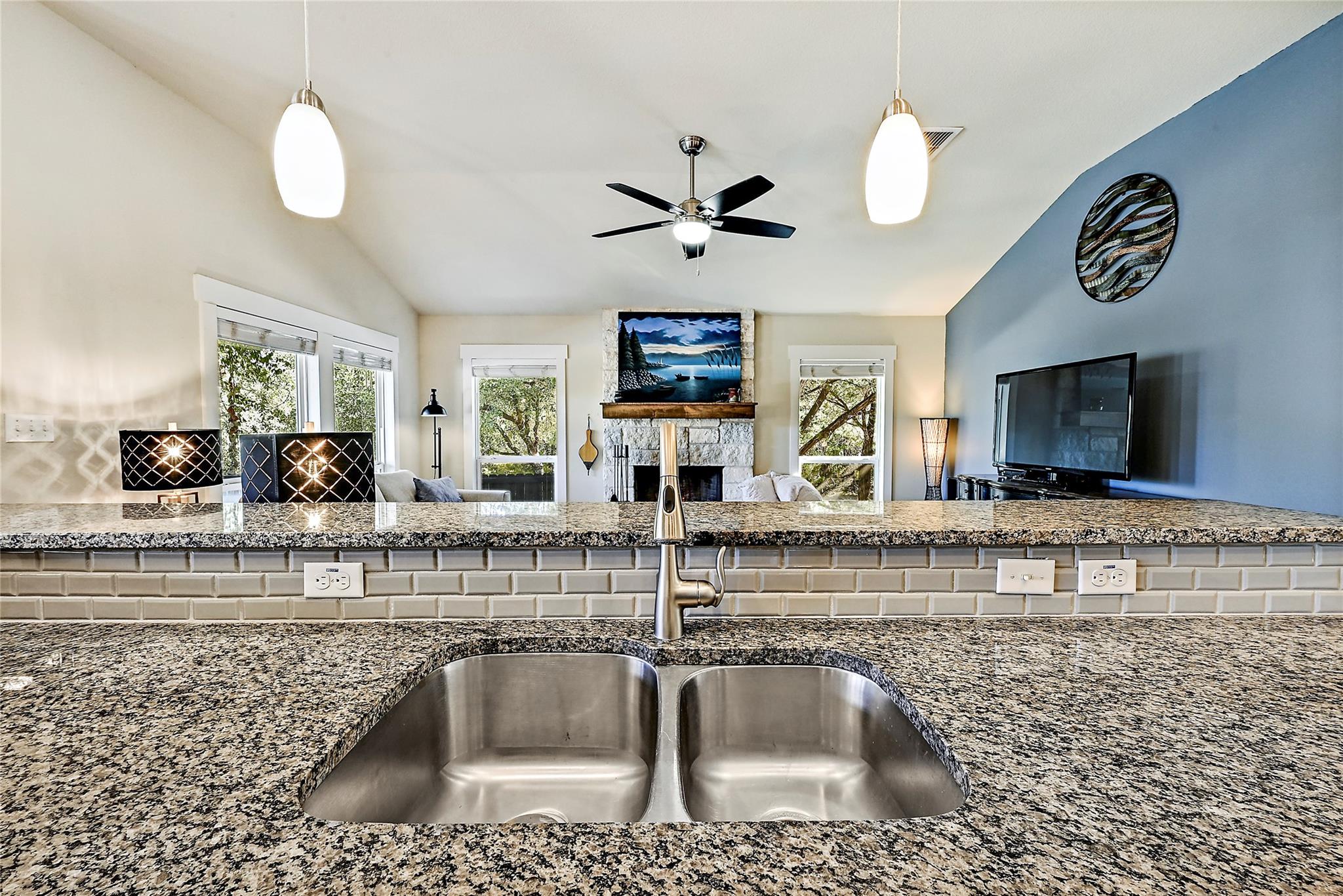 1 Rolling Hills Rd, Wimberley, TX 78676