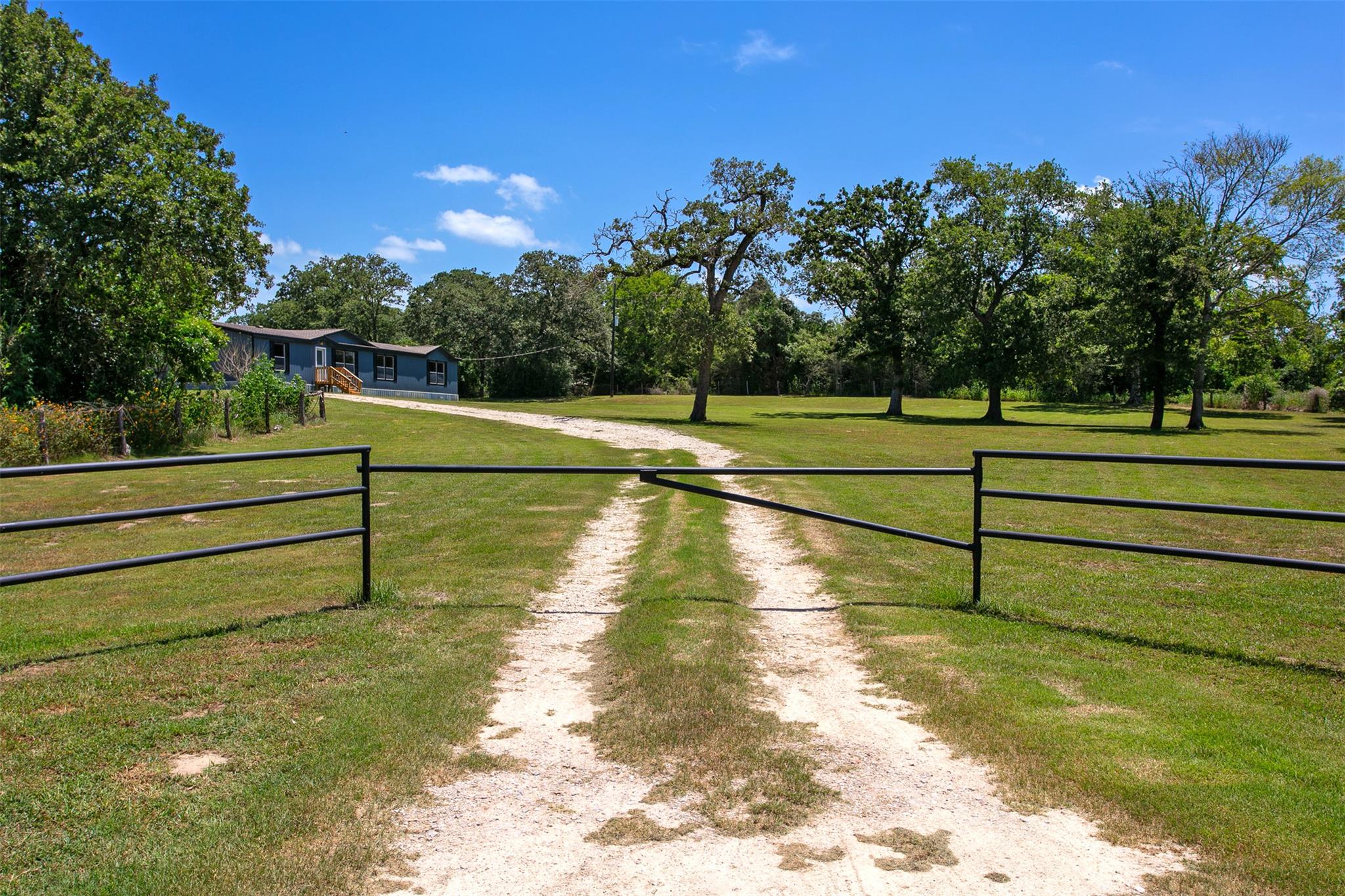 118 Yaupon Drive, Caldwell, TX 77836