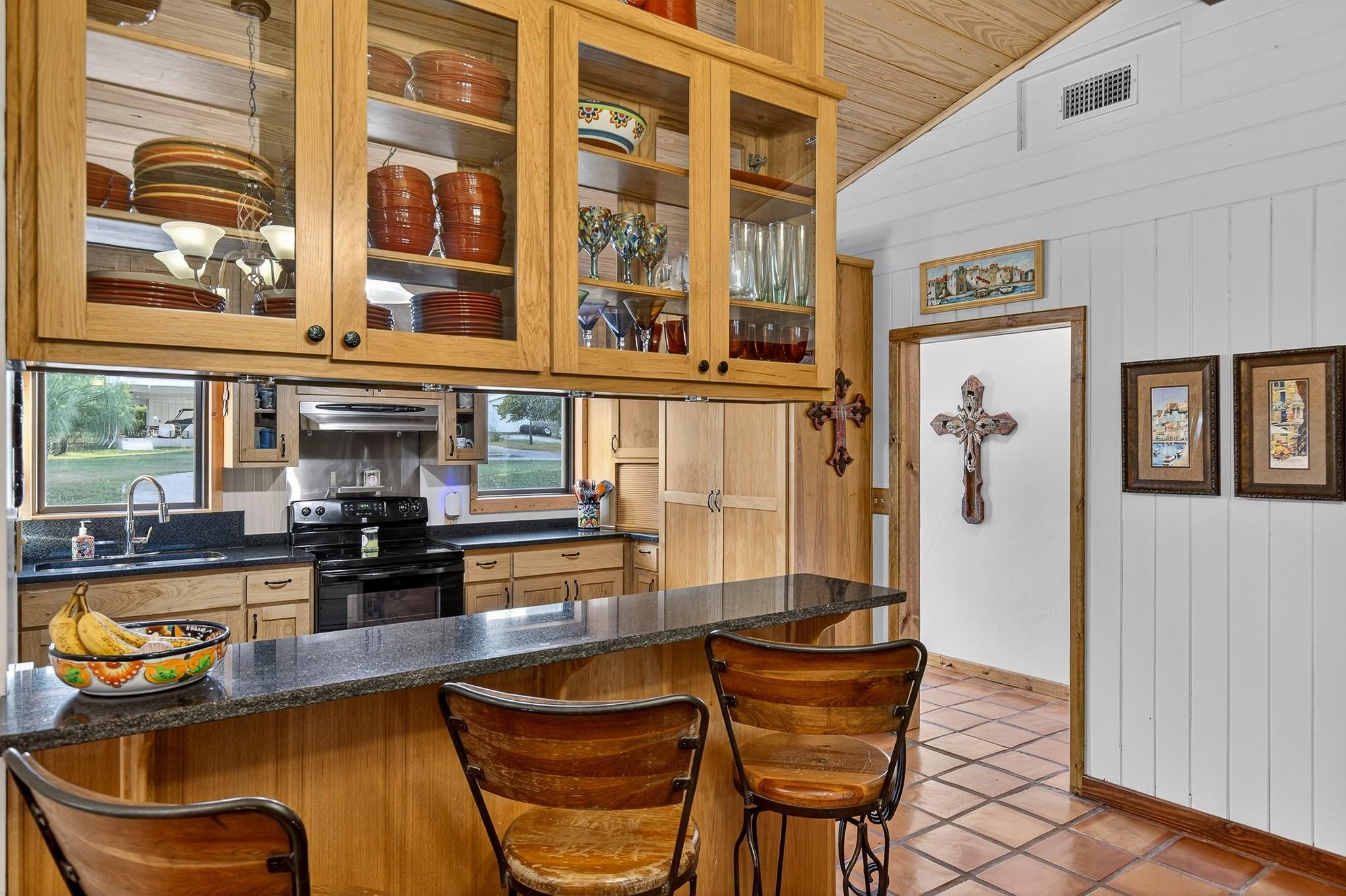 710 Sandy Harbor Dr, Horseshoe Bay, TX 78657