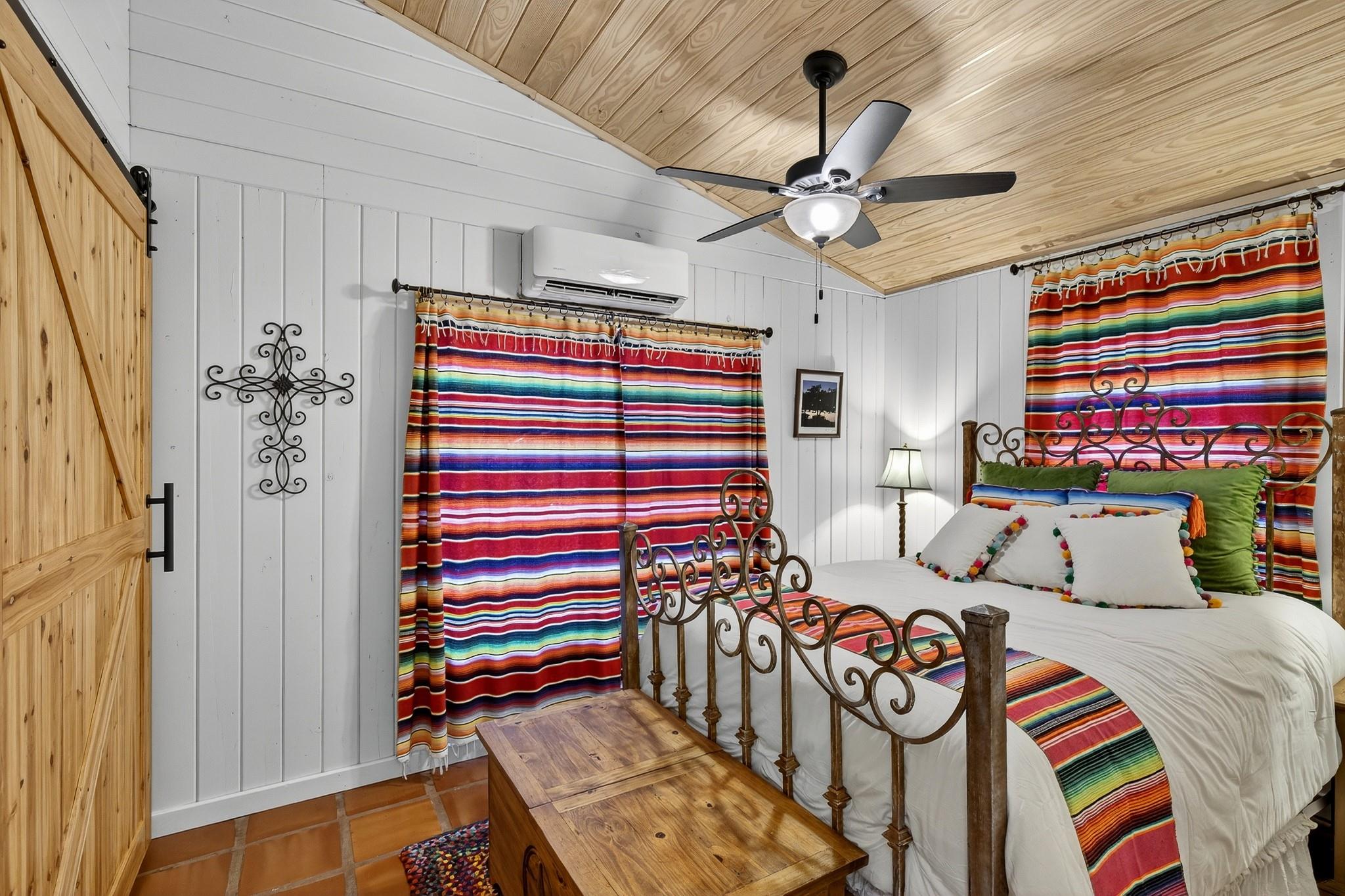 710 Sandy Harbor Dr, Horseshoe Bay, TX 78657