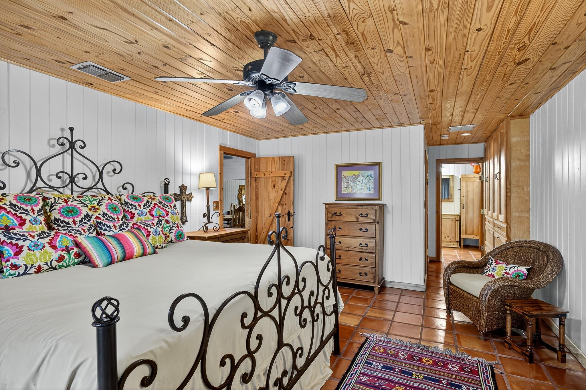 710 Sandy Harbor Dr, Horseshoe Bay, TX 78657