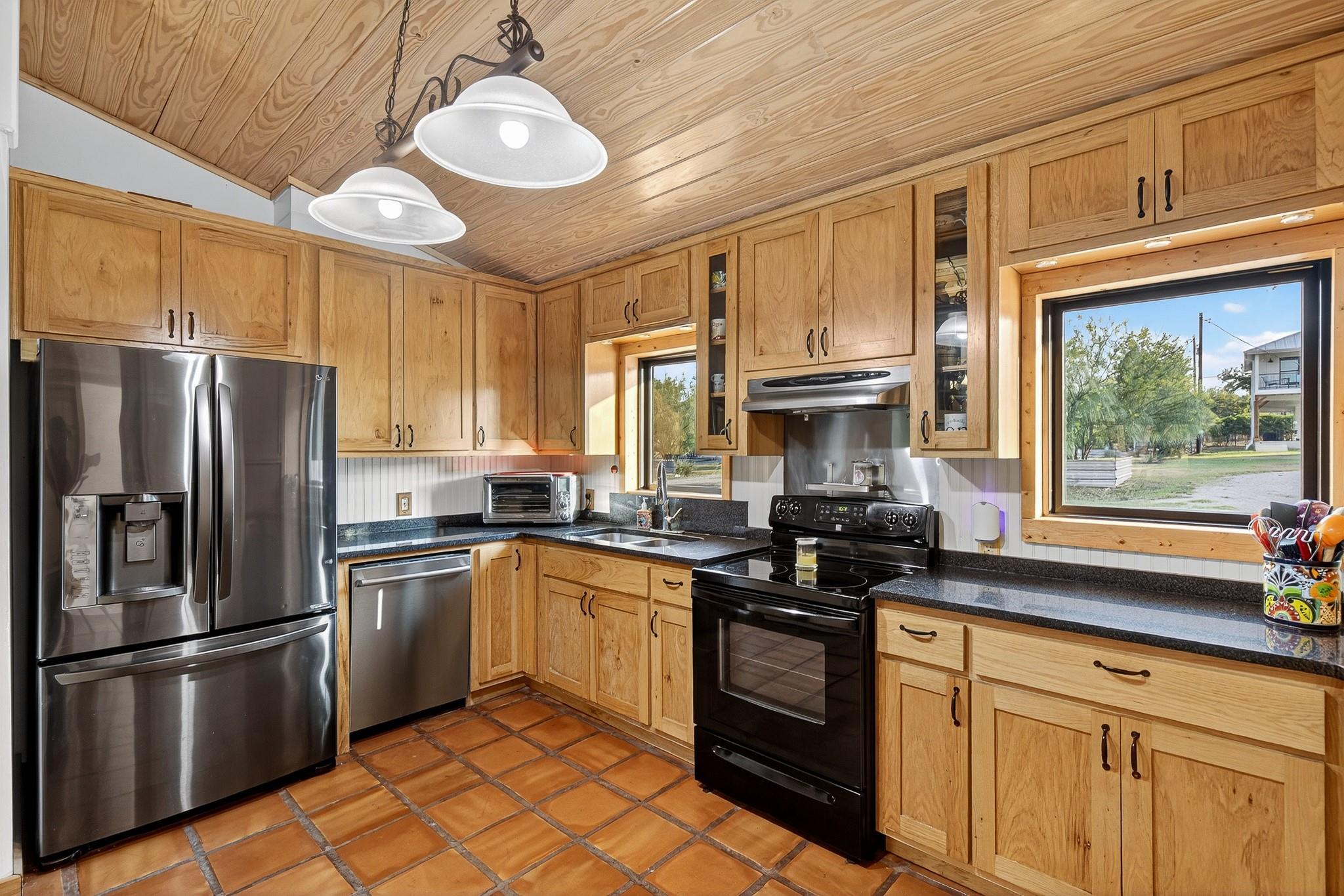 710 Sandy Harbor Dr, Horseshoe Bay, TX 78657