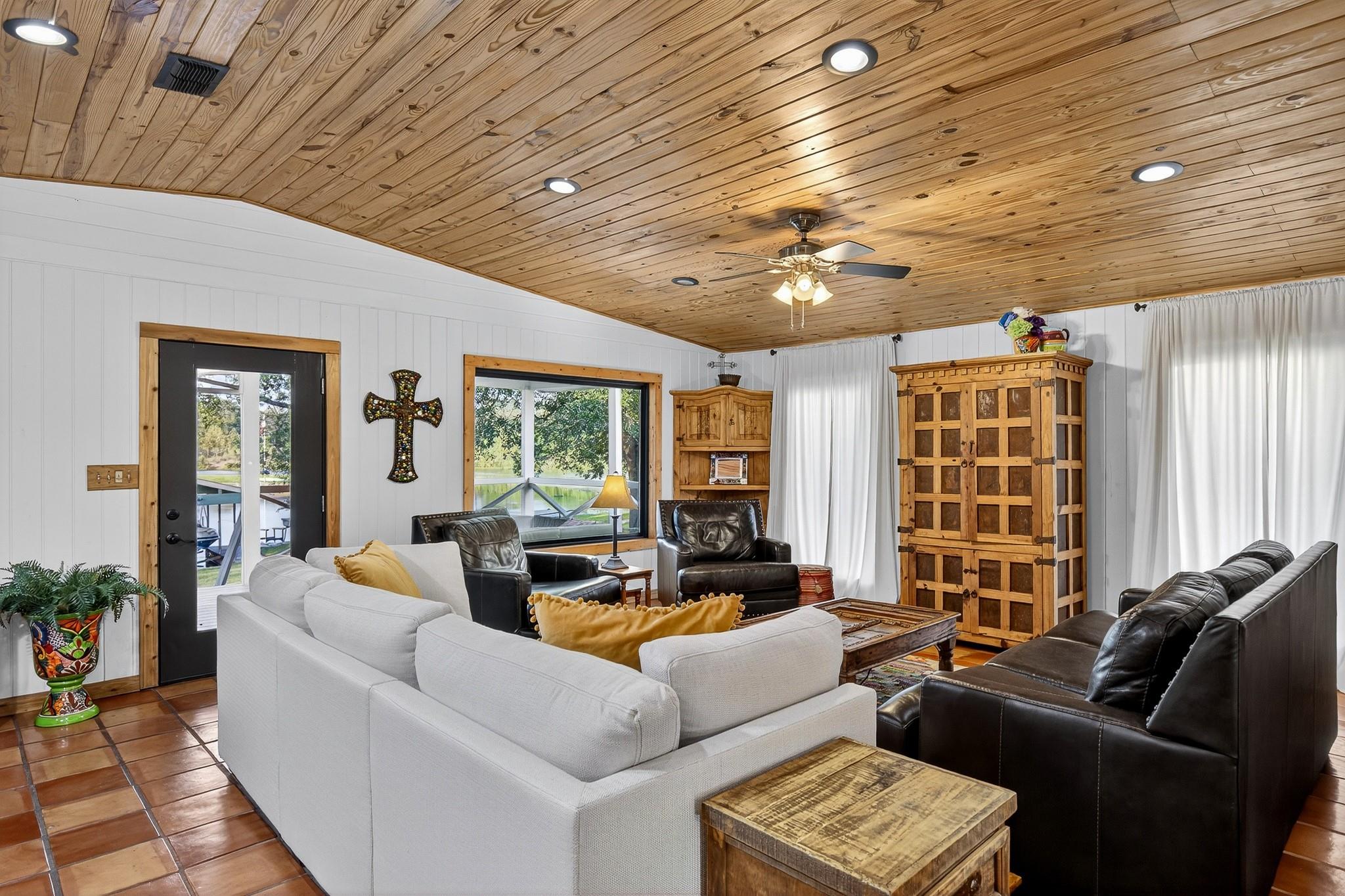 710 Sandy Harbor Dr, Horseshoe Bay, TX 78657