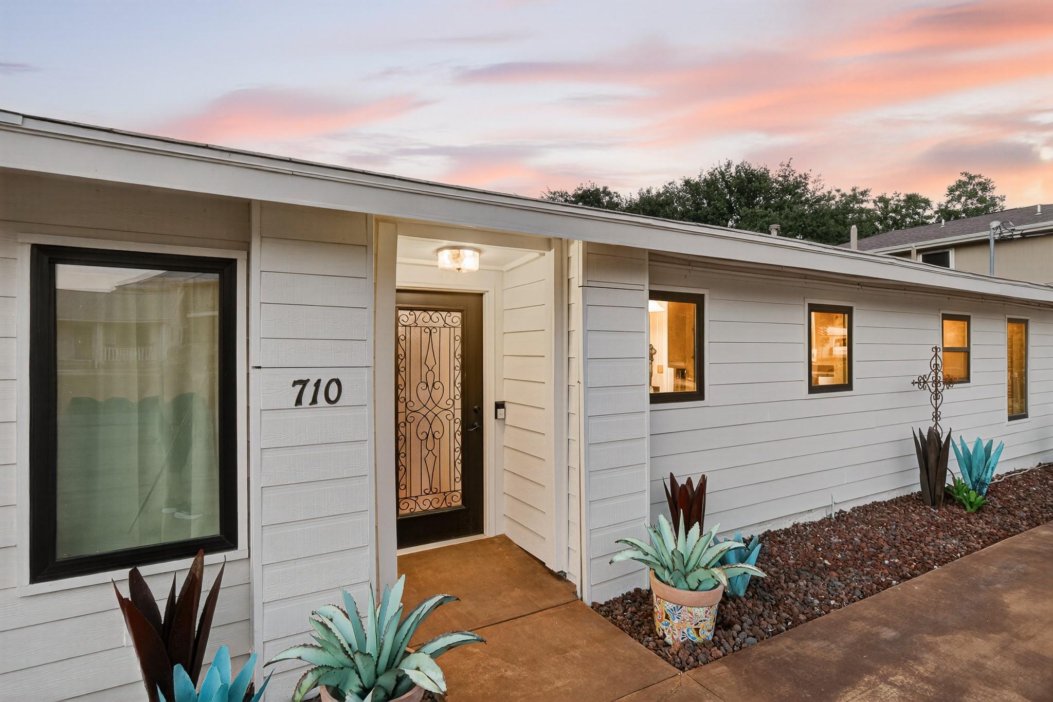 710 Sandy Harbor Dr, Horseshoe Bay, TX 78657