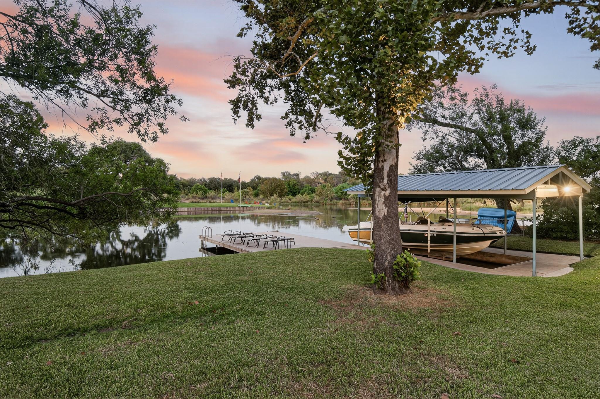 710 Sandy Harbor Dr, Horseshoe Bay, TX 78657