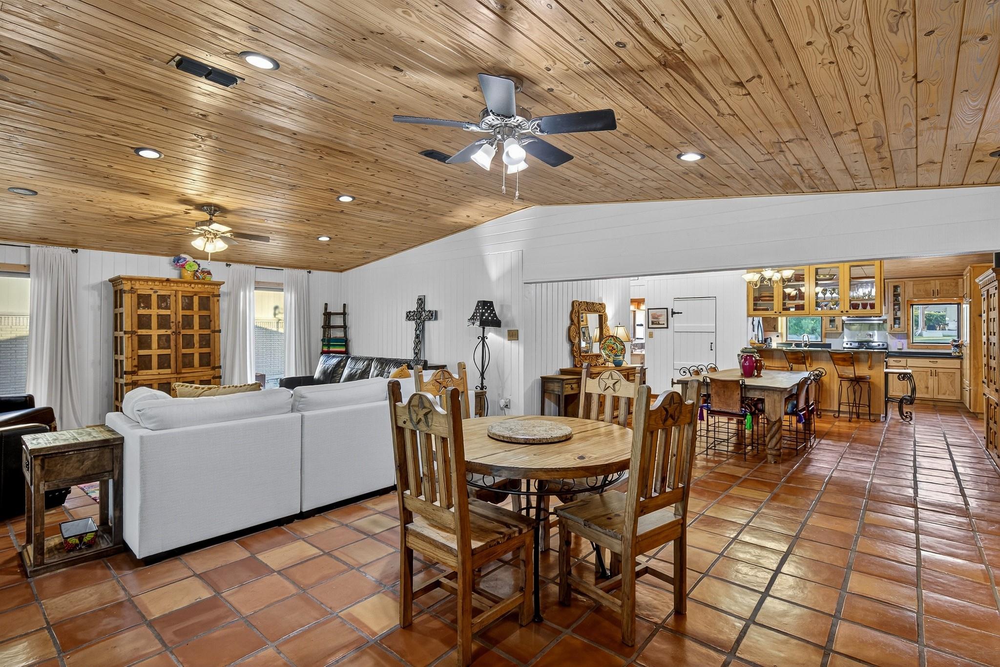 710 Sandy Harbor Dr, Horseshoe Bay, TX 78657