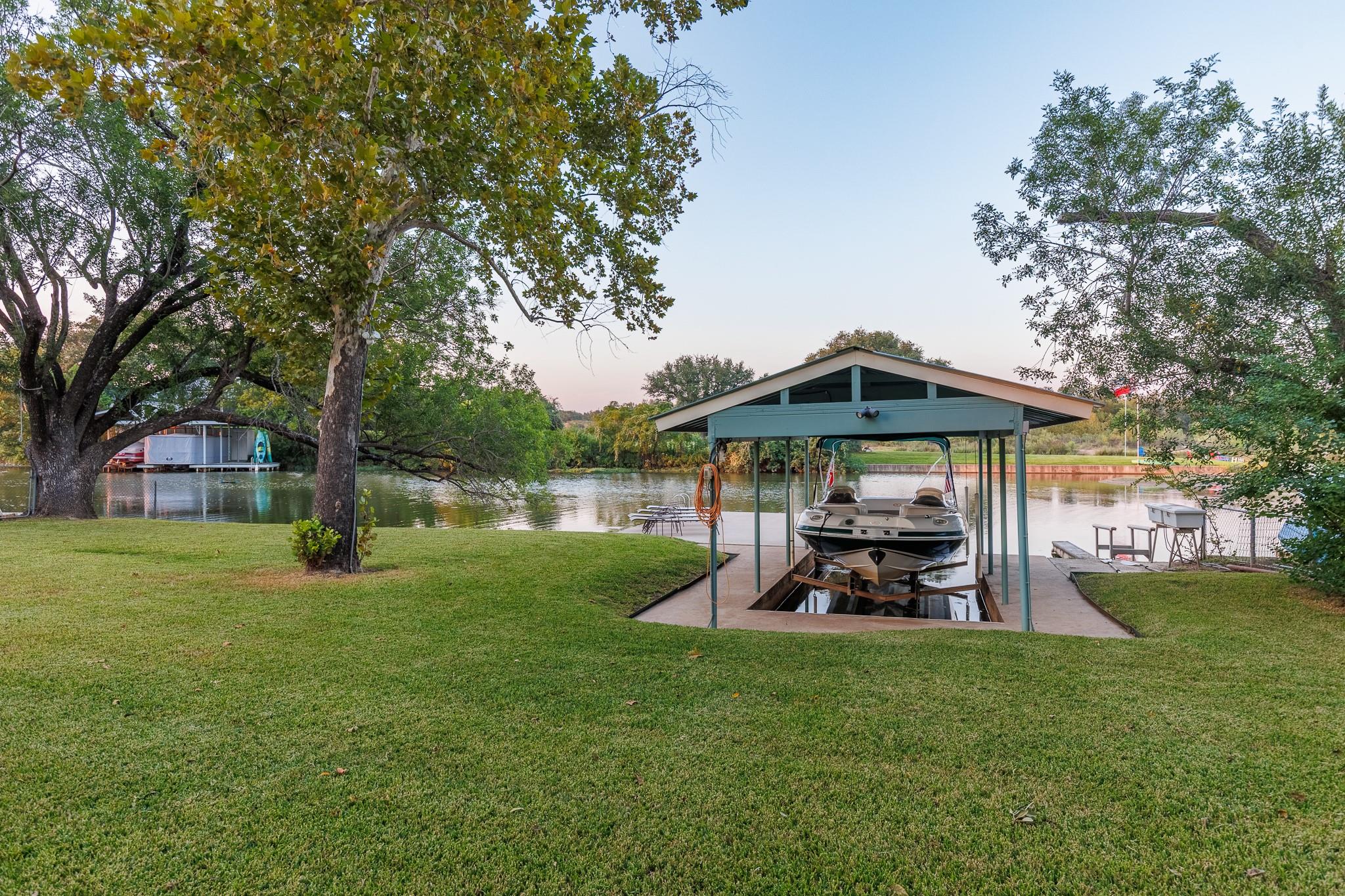 710 Sandy Harbor Dr, Horseshoe Bay, TX 78657