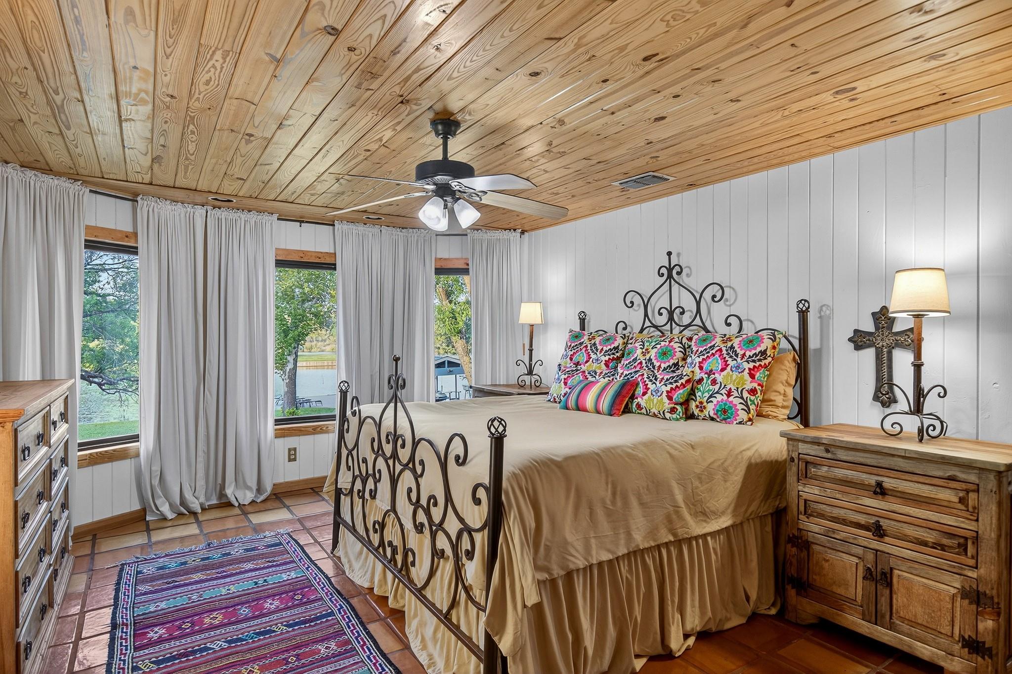 710 Sandy Harbor Dr, Horseshoe Bay, TX 78657