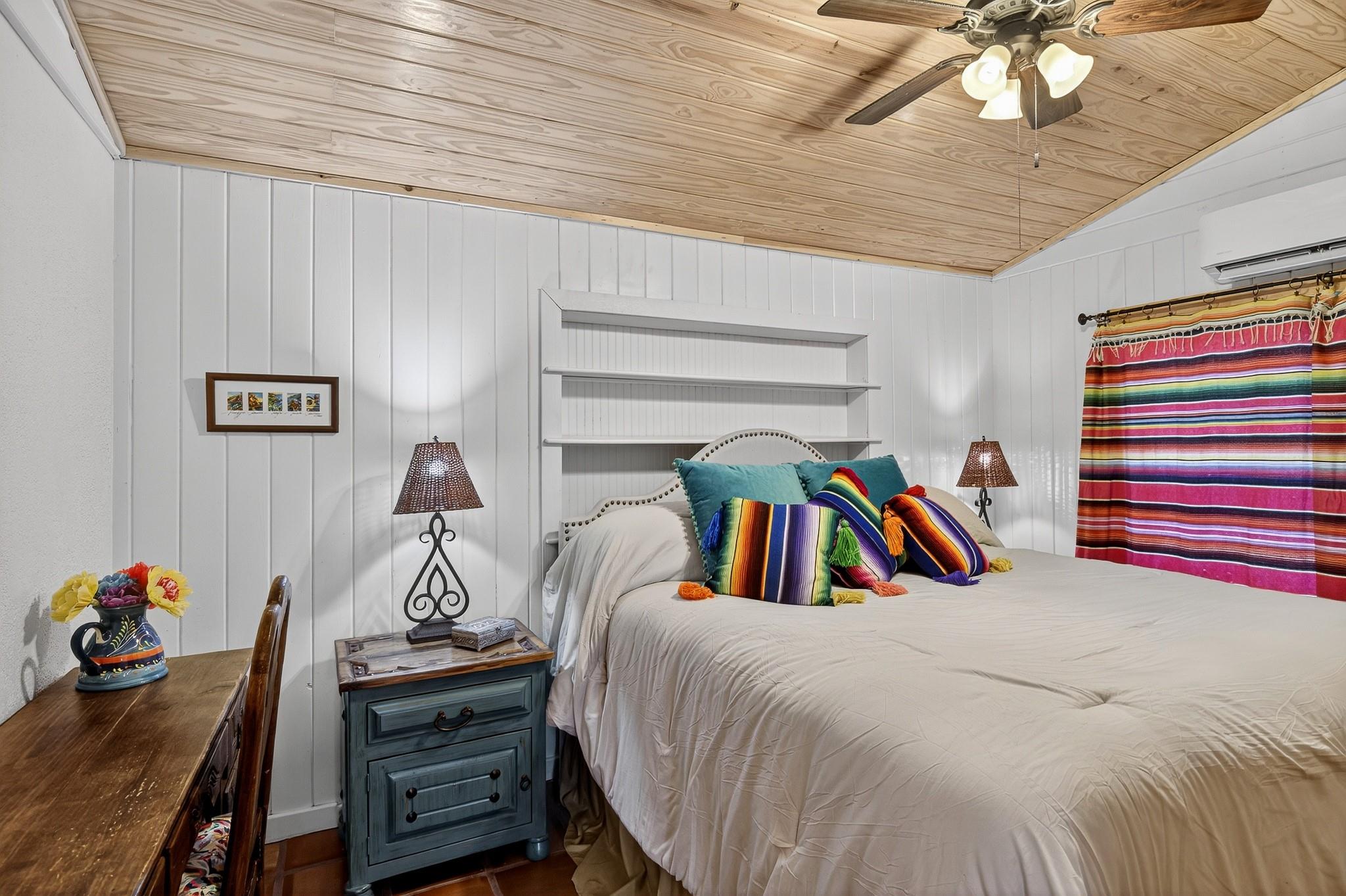 710 Sandy Harbor Dr, Horseshoe Bay, TX 78657