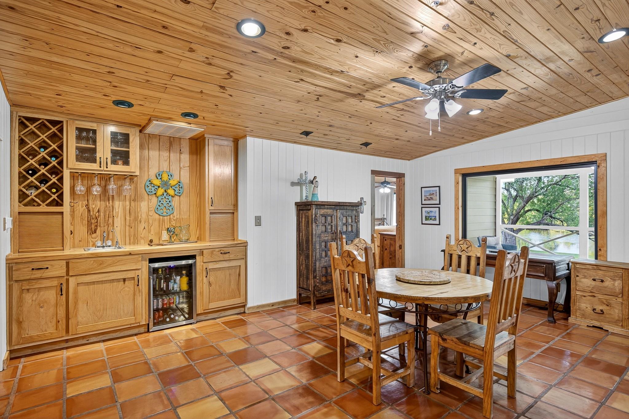 710 Sandy Harbor Dr, Horseshoe Bay, TX 78657