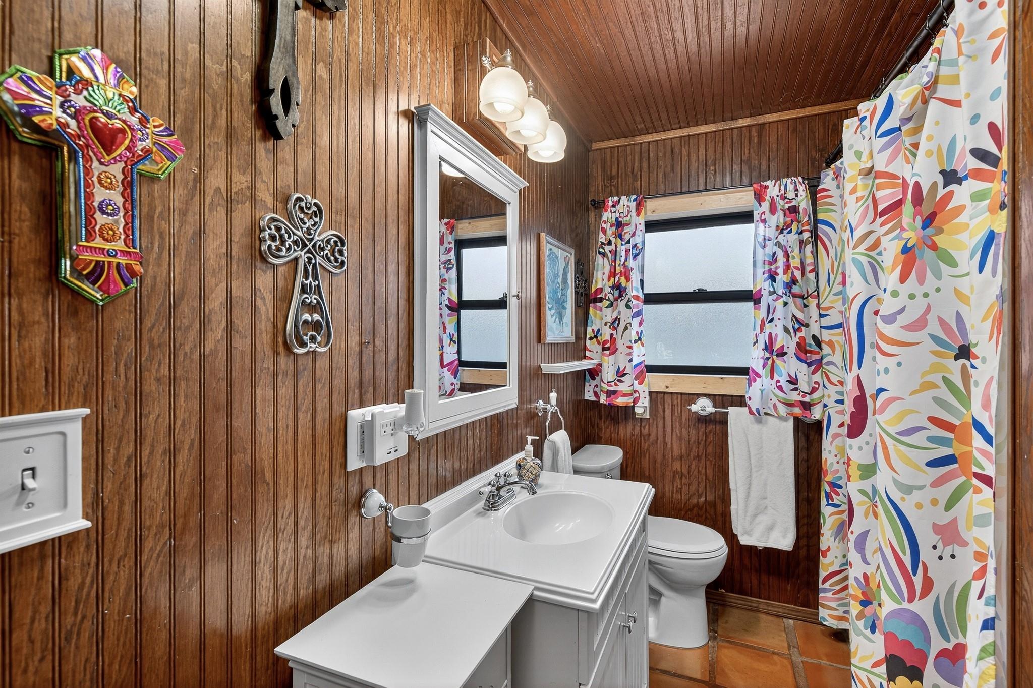 710 Sandy Harbor Dr, Horseshoe Bay, TX 78657