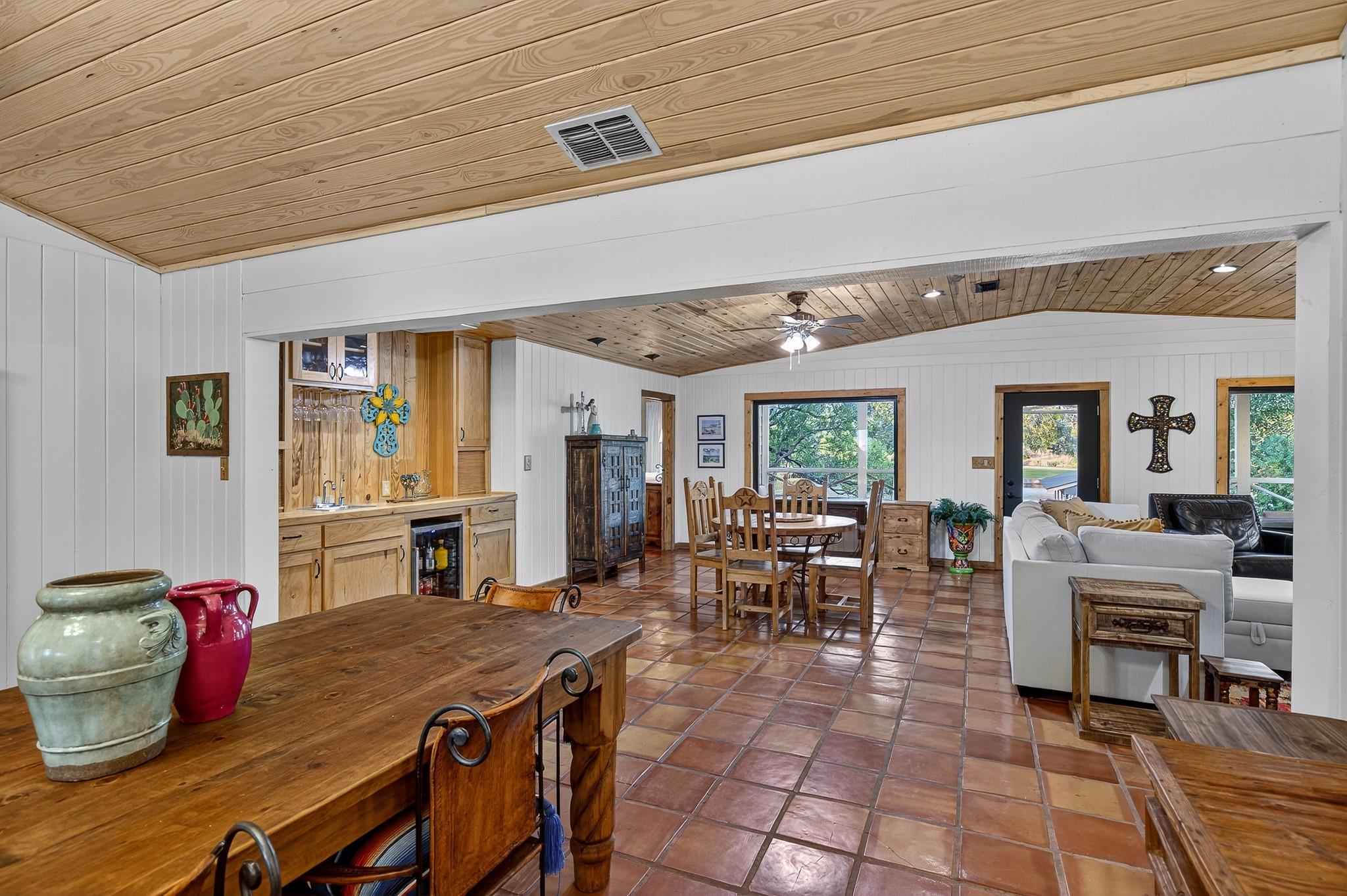 710 Sandy Harbor Dr, Horseshoe Bay, TX 78657