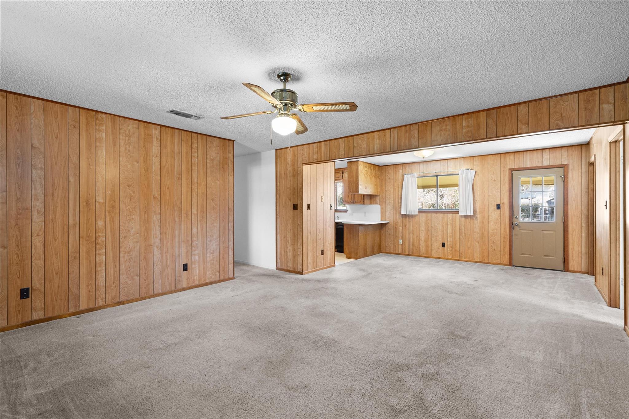 914 Victoria St, Taylor, TX 76574