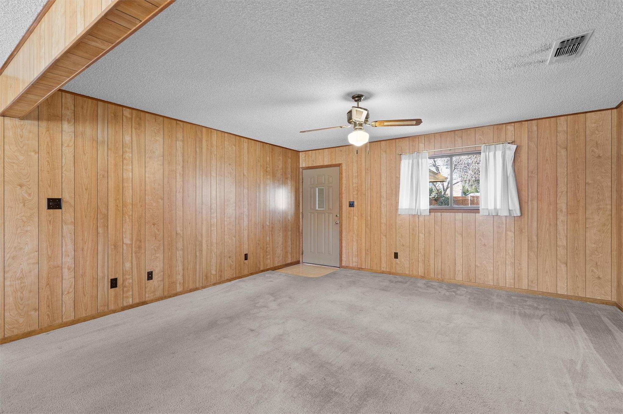 914 Victoria St, Taylor, TX 76574