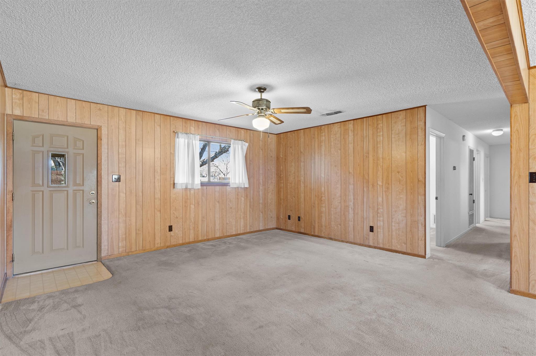 914 Victoria St, Taylor, TX 76574