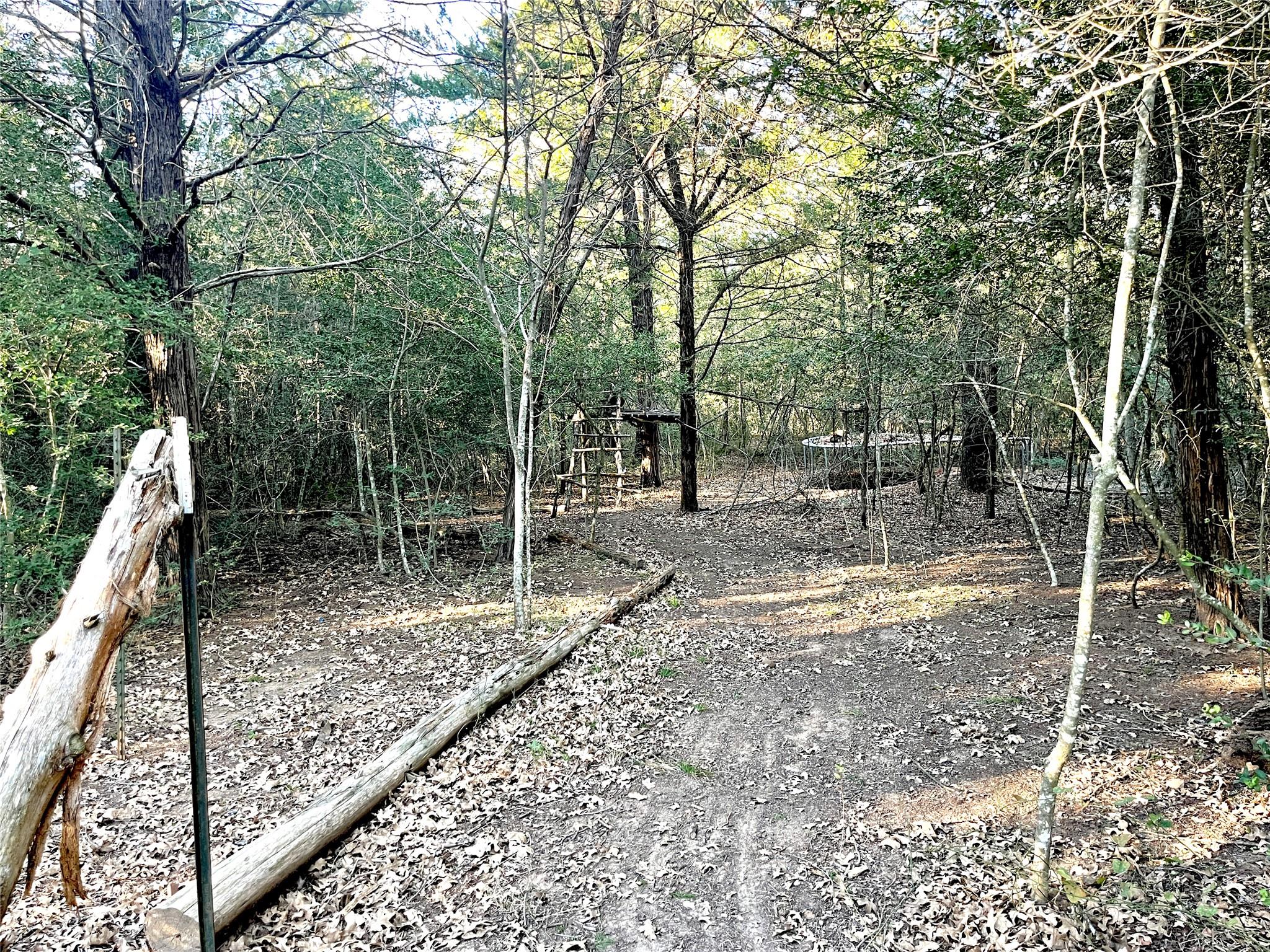 194 Split Oak Rd, Smithville, TX 78957