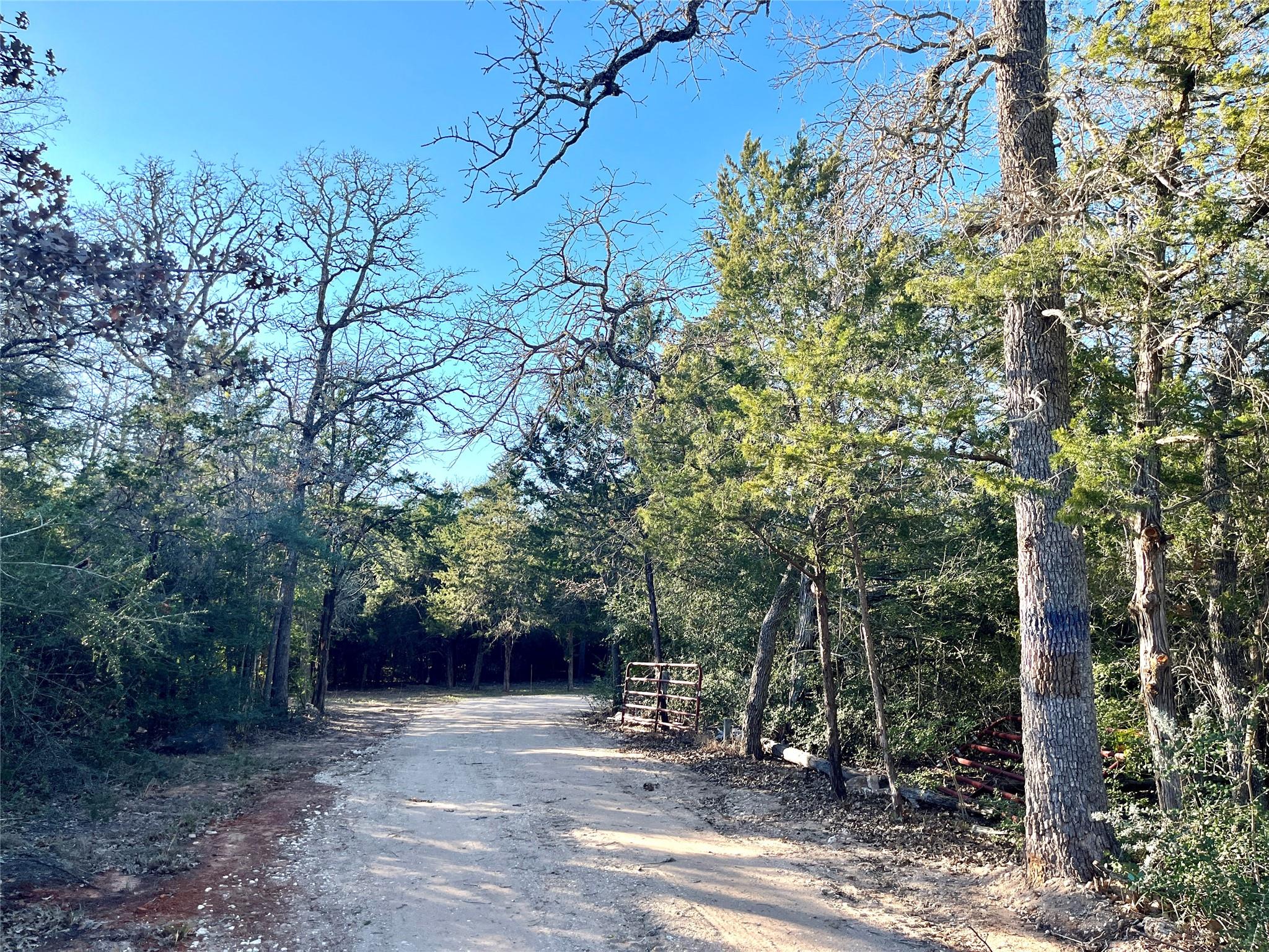 194 Split Oak Rd, Smithville, TX 78957