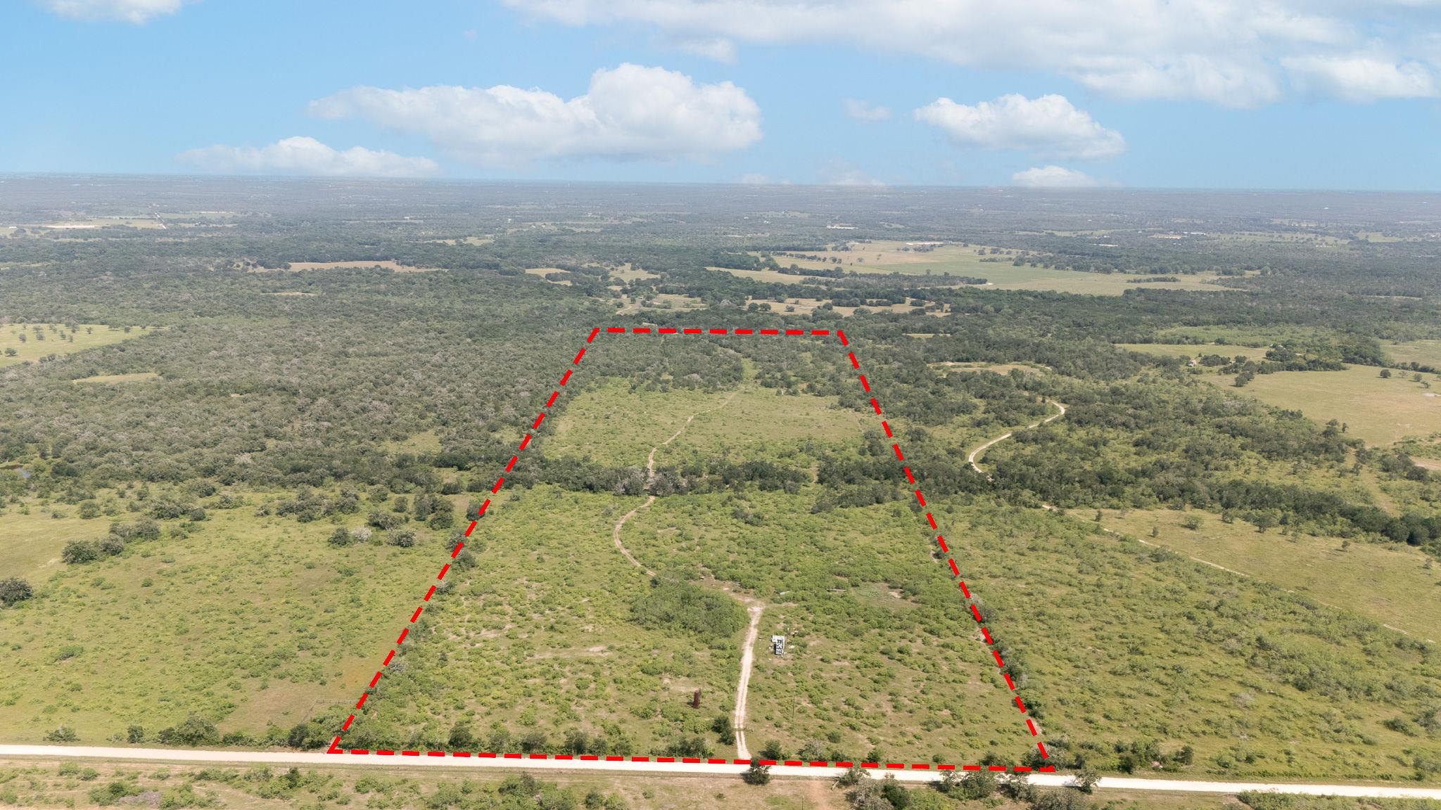 000 County Road 420, Waelder, TX 78959