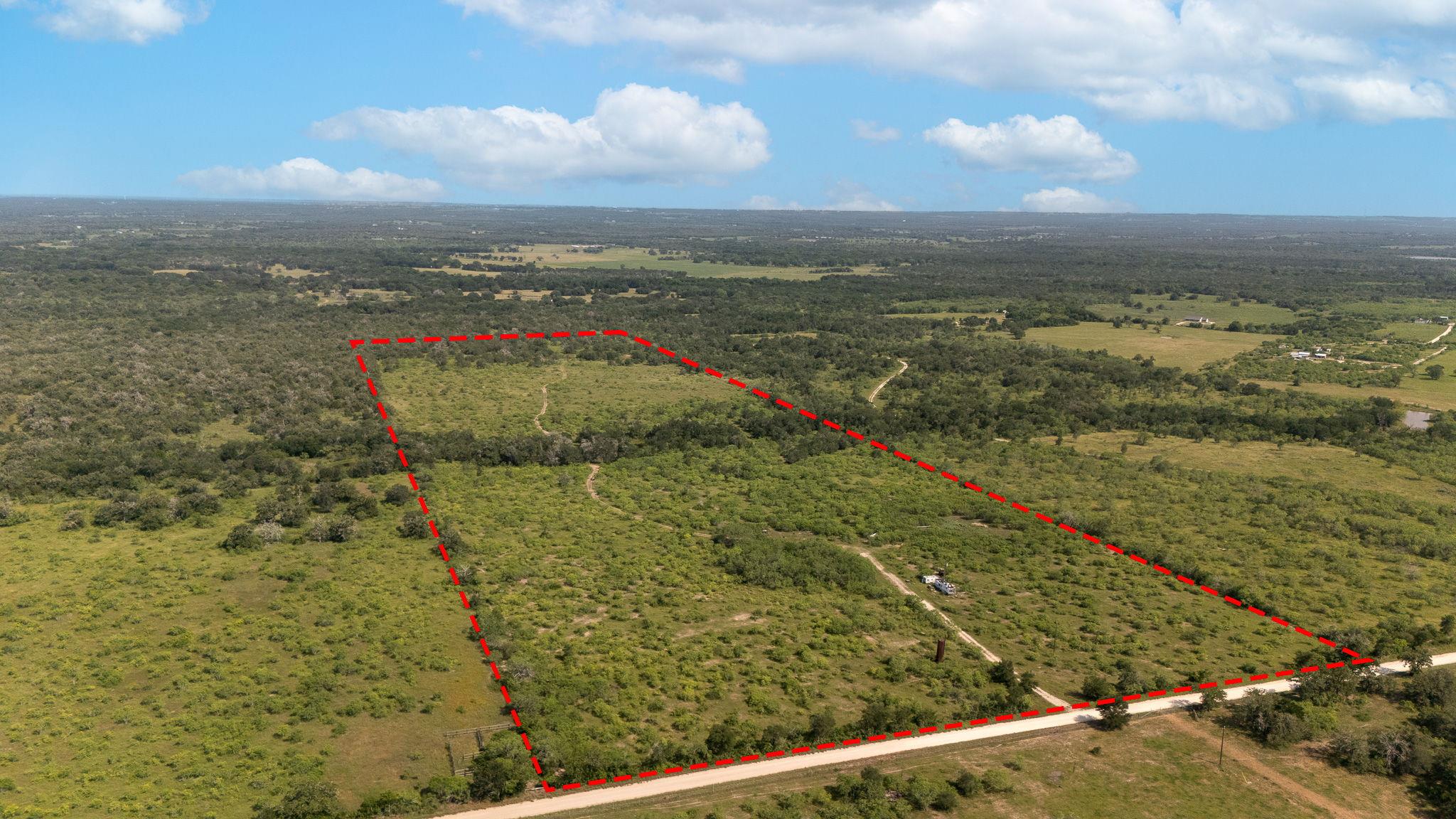 000 County Road 420, Waelder, TX 78959