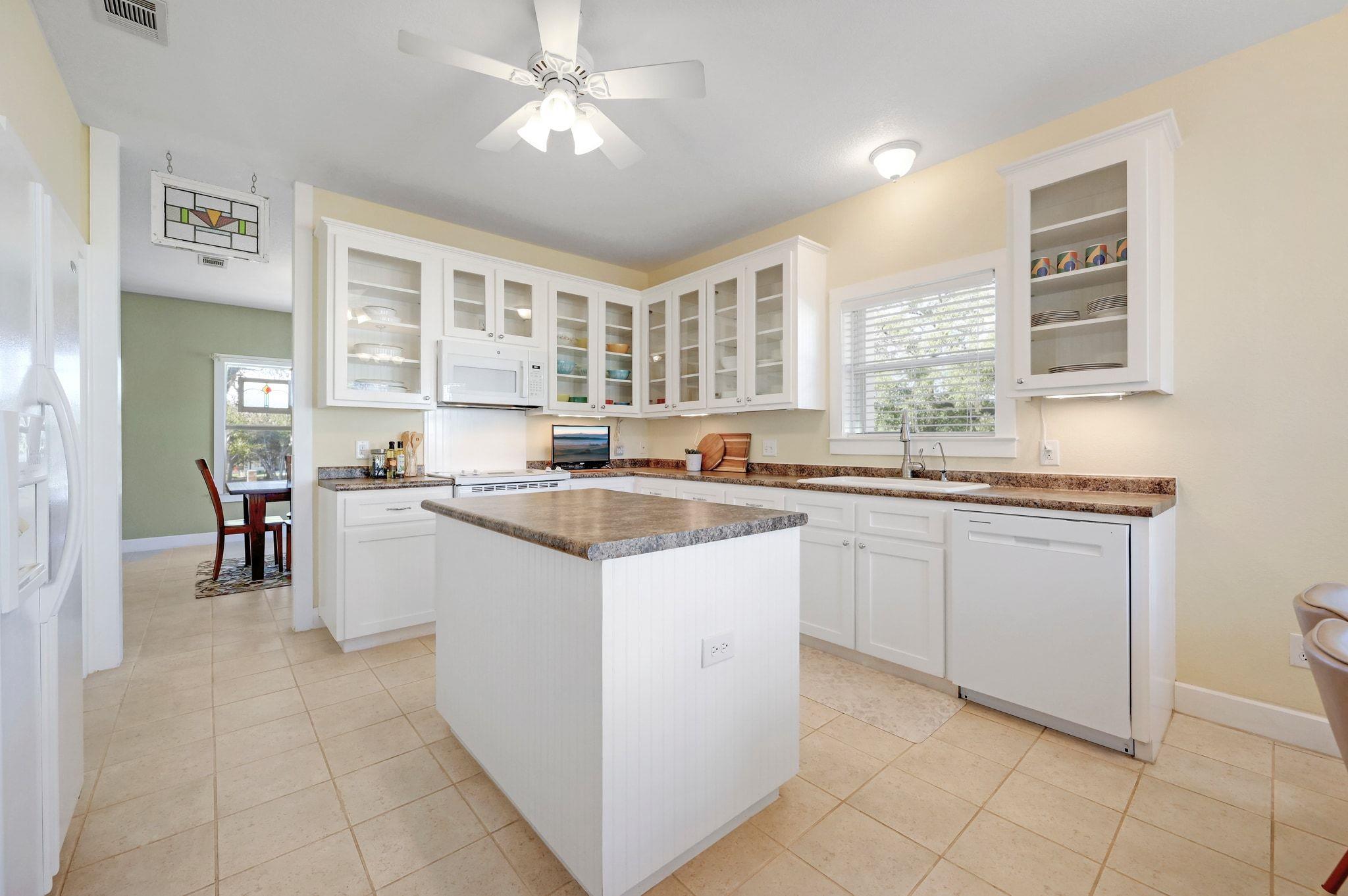 881 Saddleridge Dr, Wimberley, TX 78676