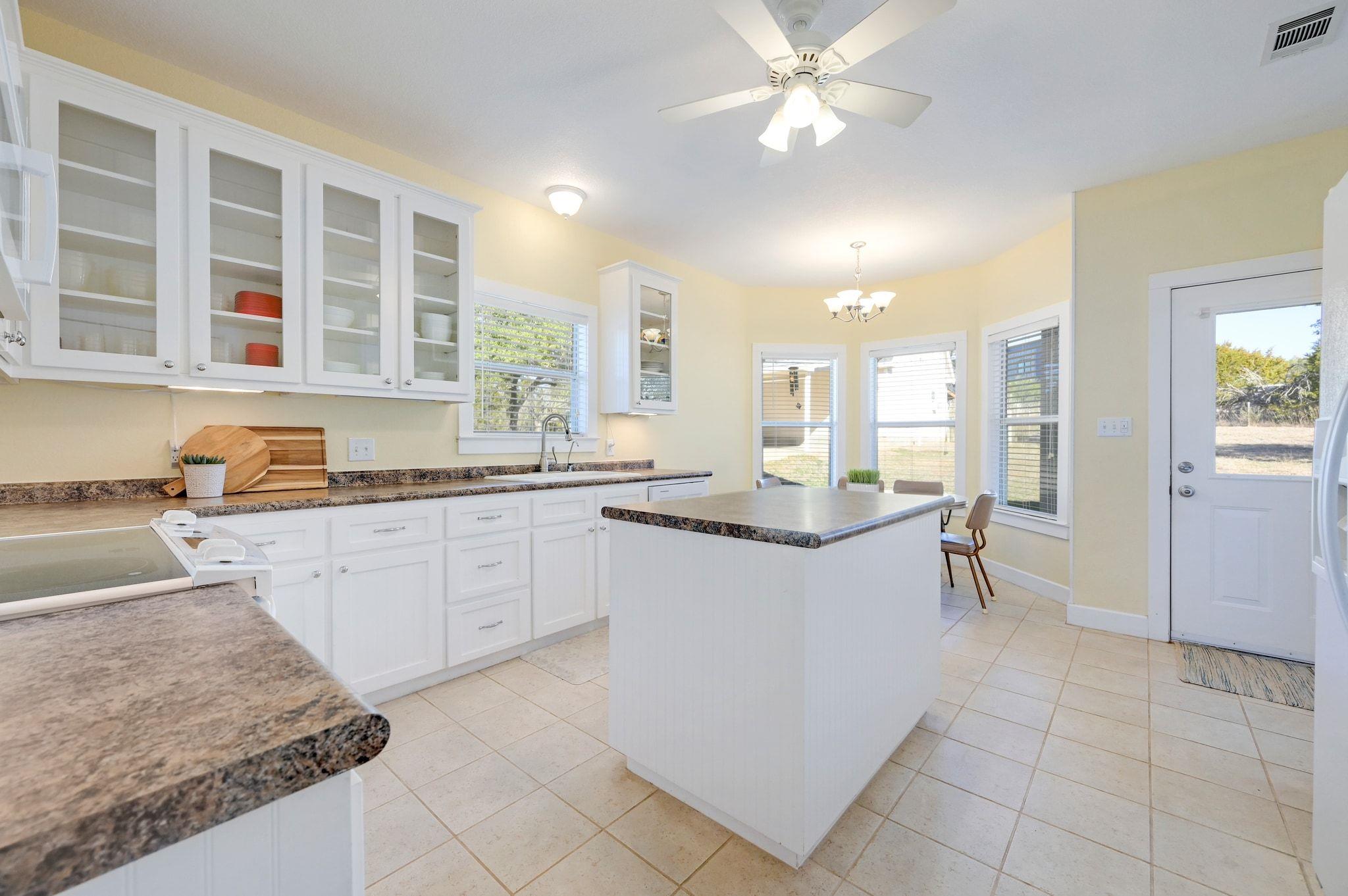 881 Saddleridge Dr, Wimberley, TX 78676