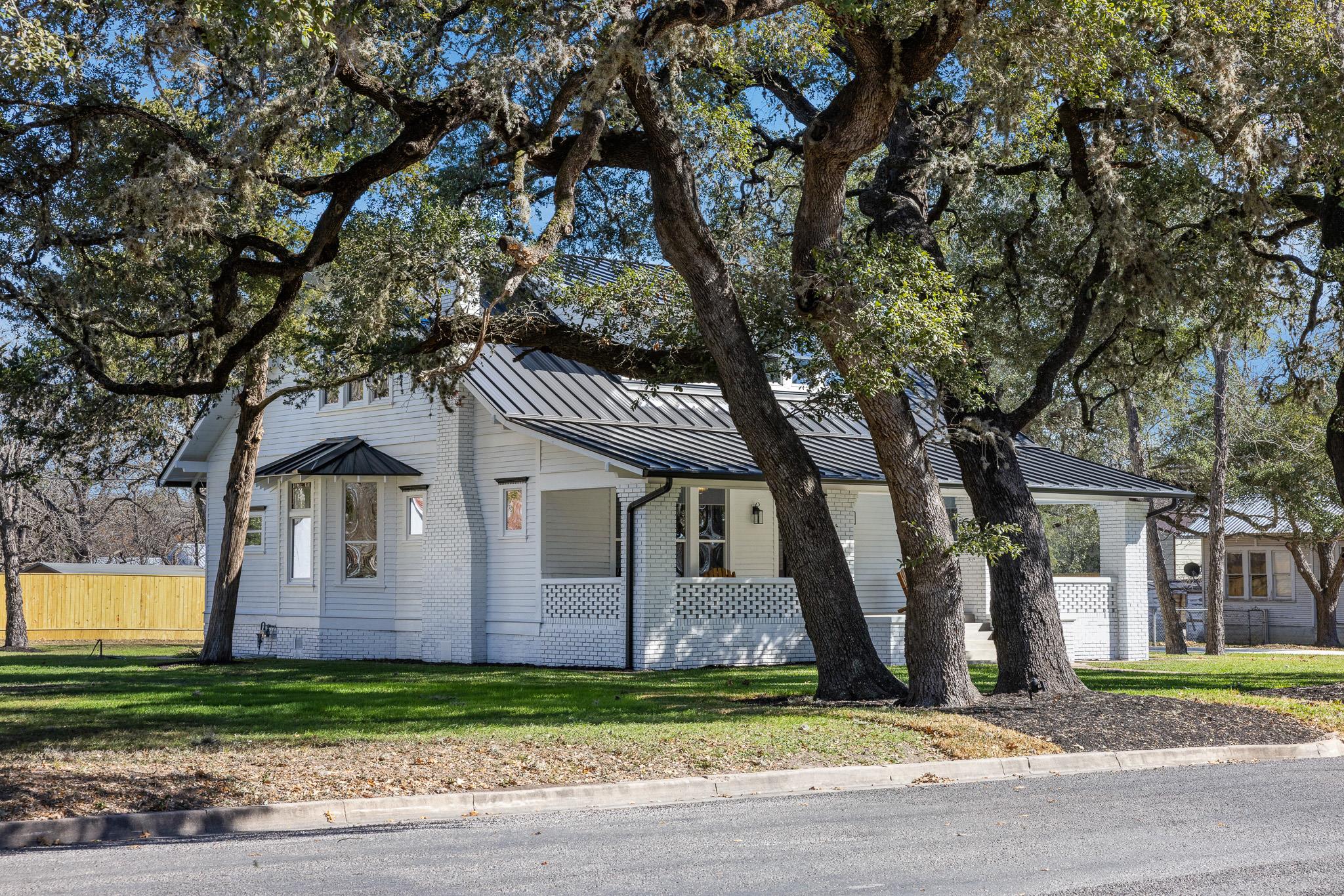 452 N Jackson St, La Grange, TX 78945