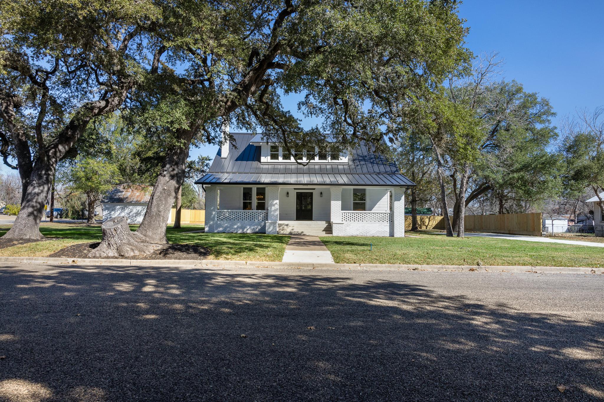452 N Jackson St, La Grange, TX 78945