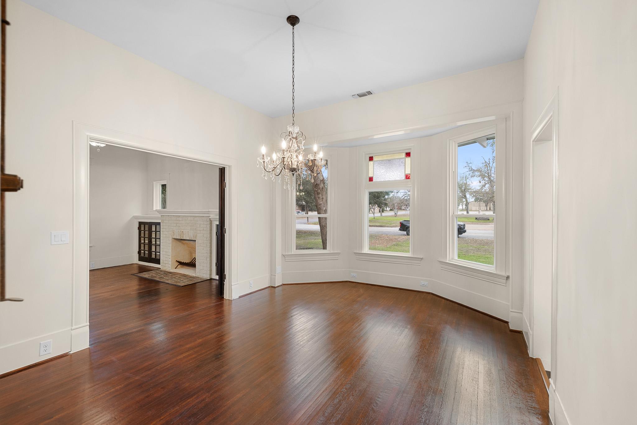 452 N Jackson St, La Grange, TX 78945