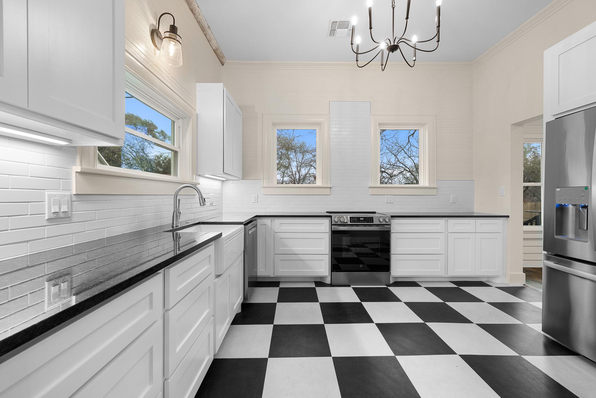 452 N Jackson St, La Grange, TX 78945