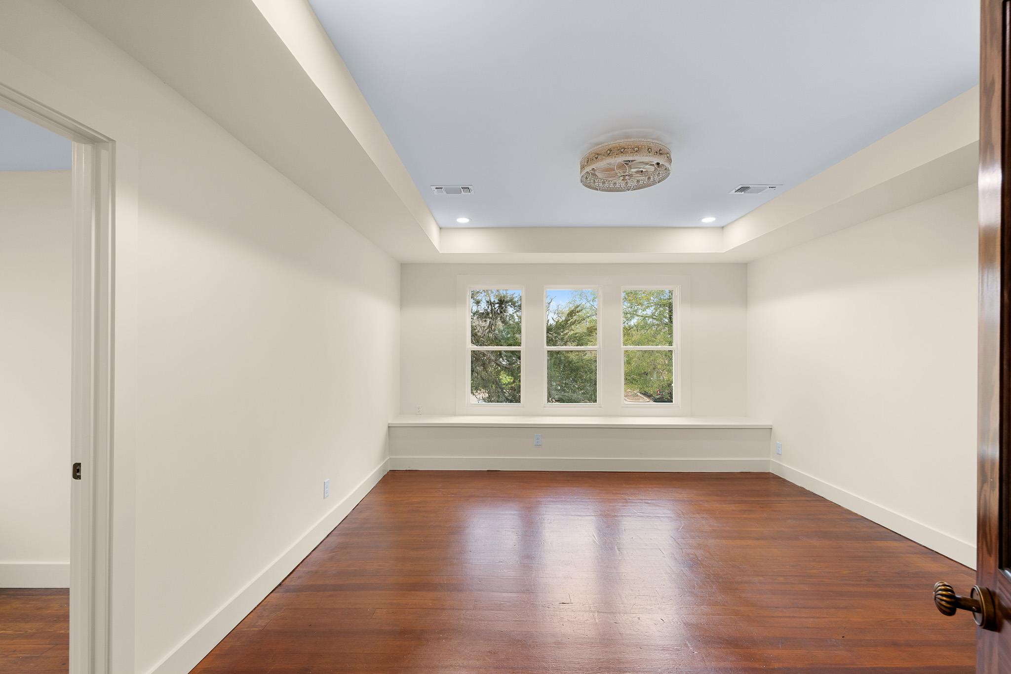 452 N Jackson St, La Grange, TX 78945