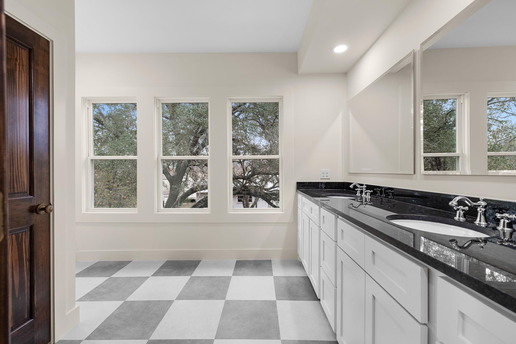 452 N Jackson St, La Grange, TX 78945