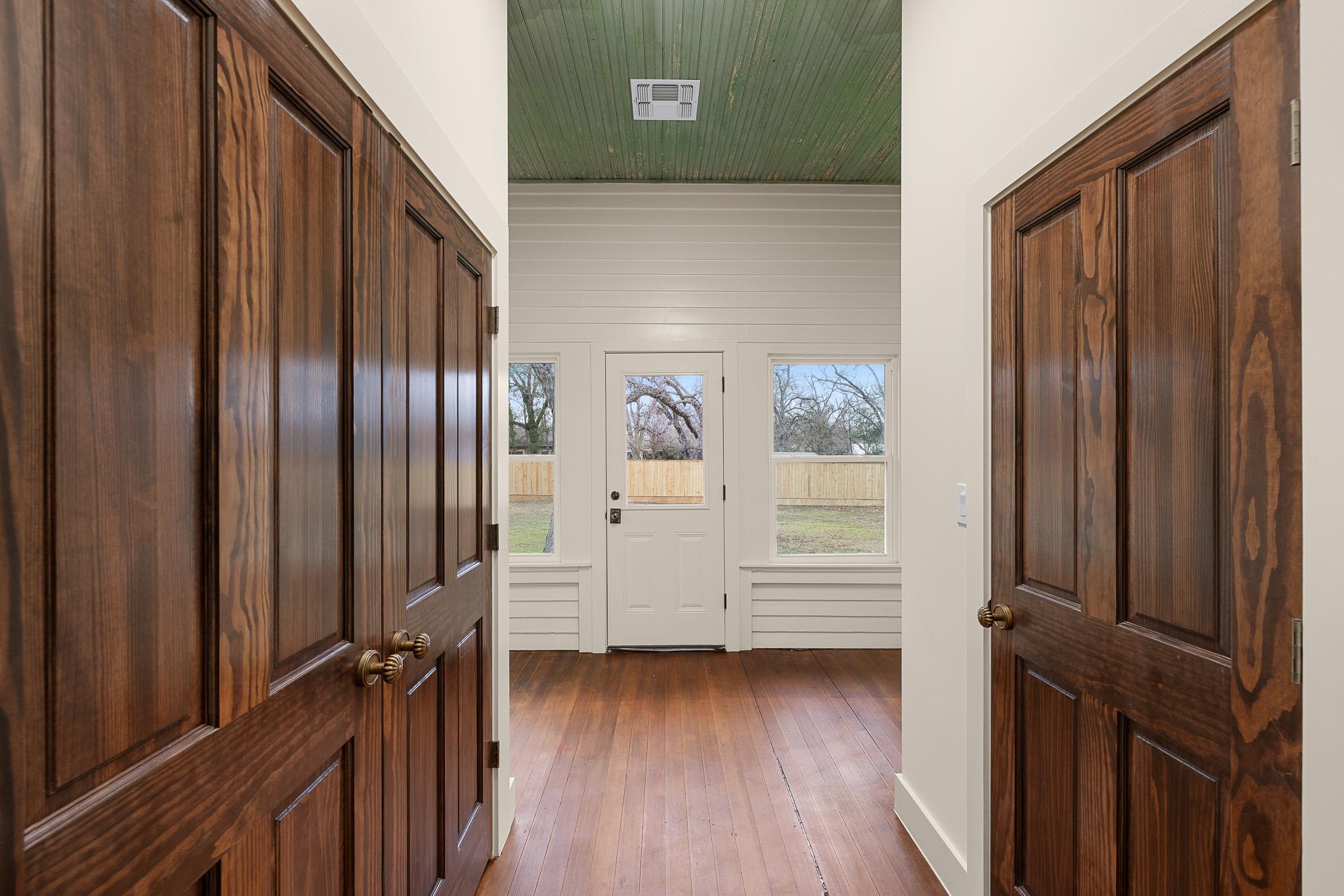 452 N Jackson St, La Grange, TX 78945