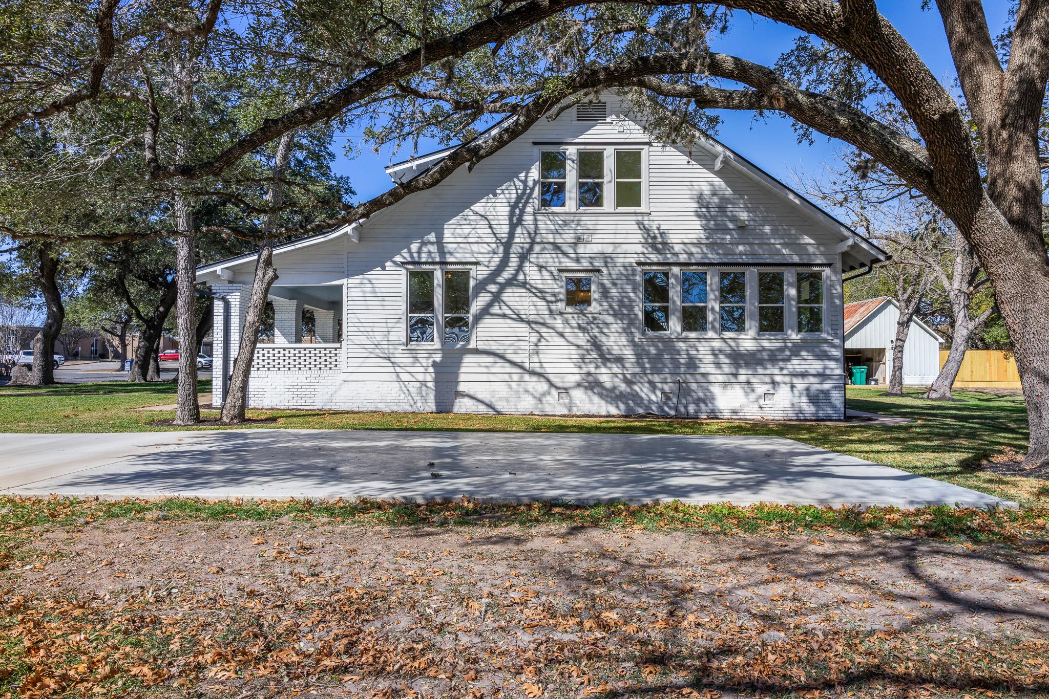 452 N Jackson St, La Grange, TX 78945