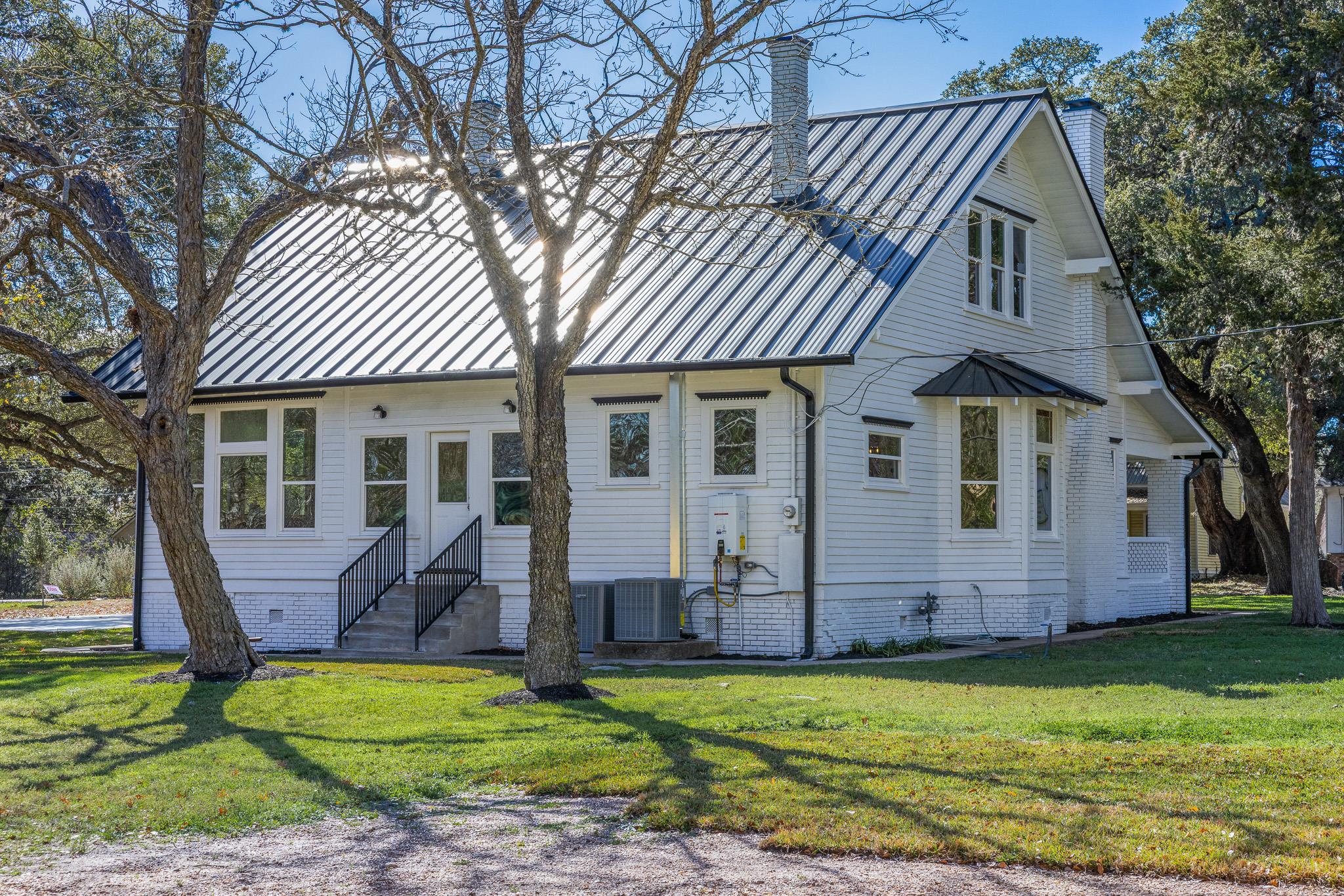 452 N Jackson St, La Grange, TX 78945