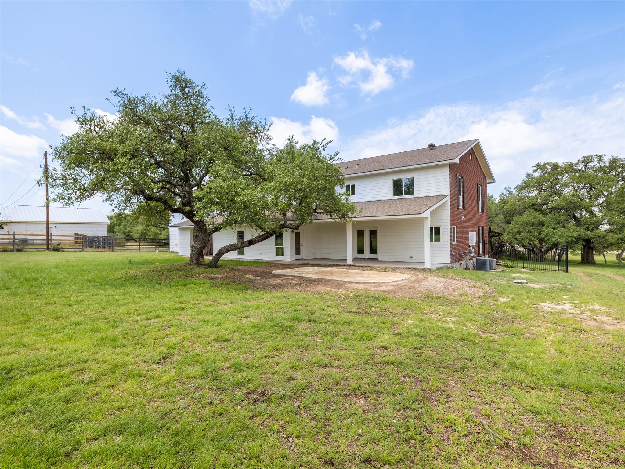 701 Oakwood Ln, Dripping Springs, TX 78620