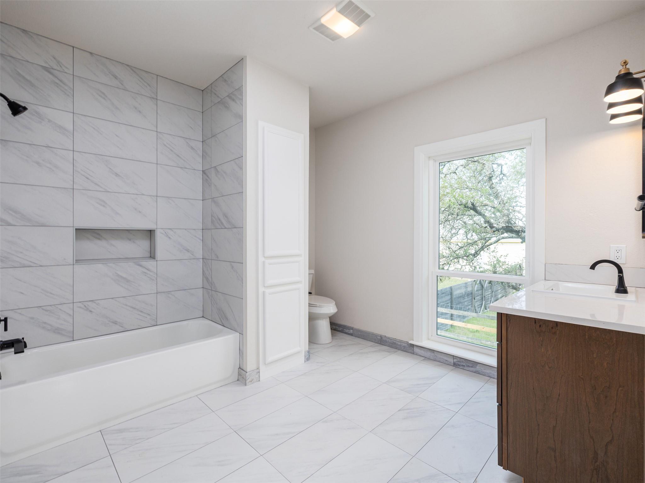 701 Oakwood Ln, Dripping Springs, TX 78620