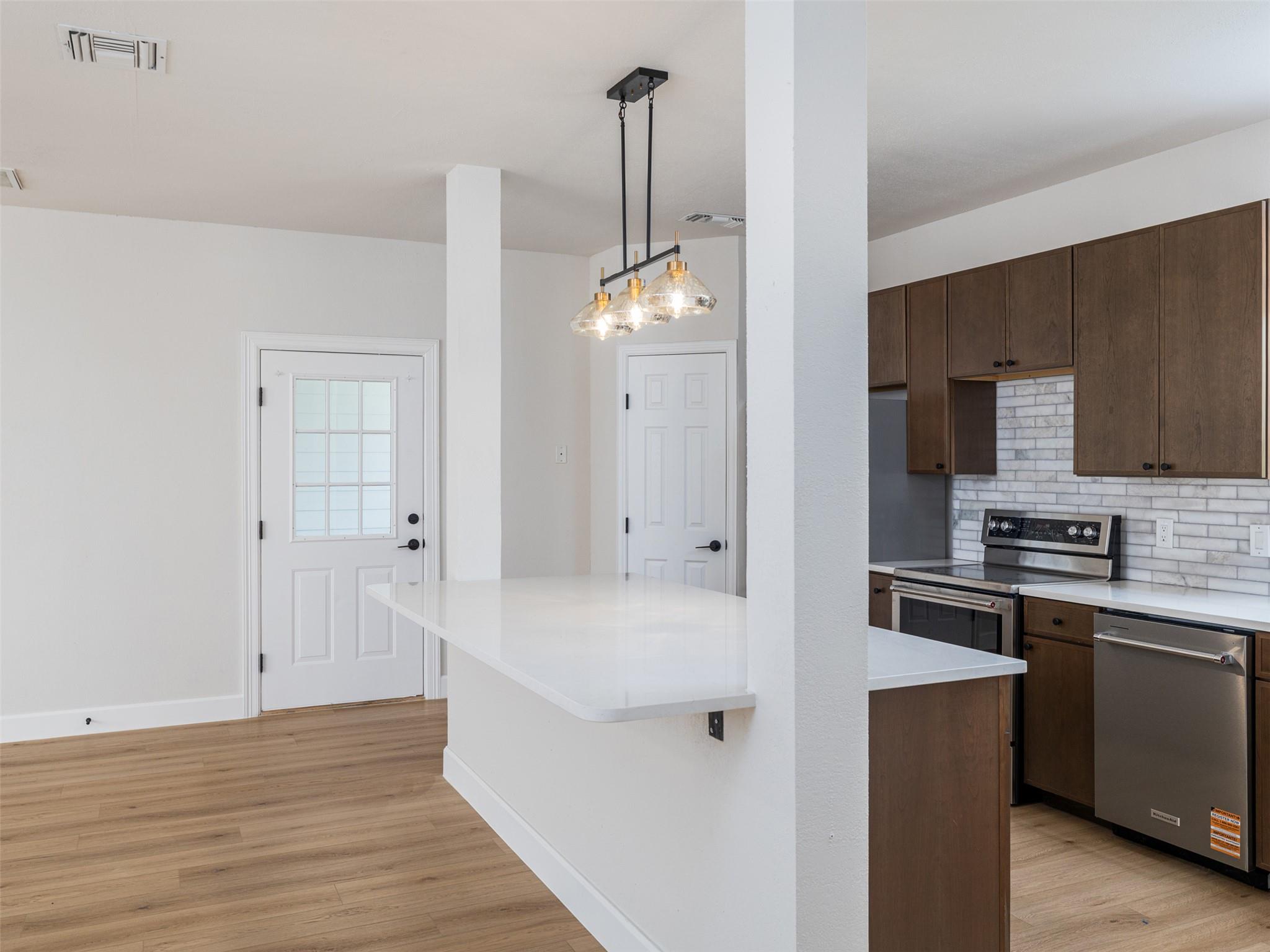 701 Oakwood Ln, Dripping Springs, TX 78620