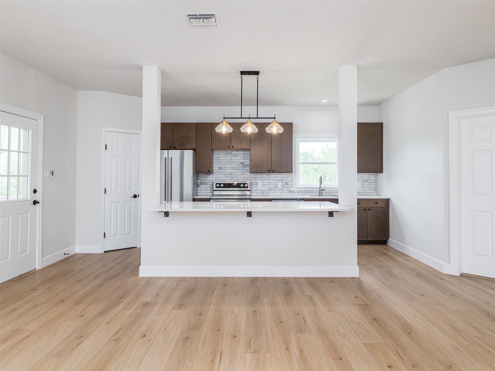 701 Oakwood Ln, Dripping Springs, TX 78620