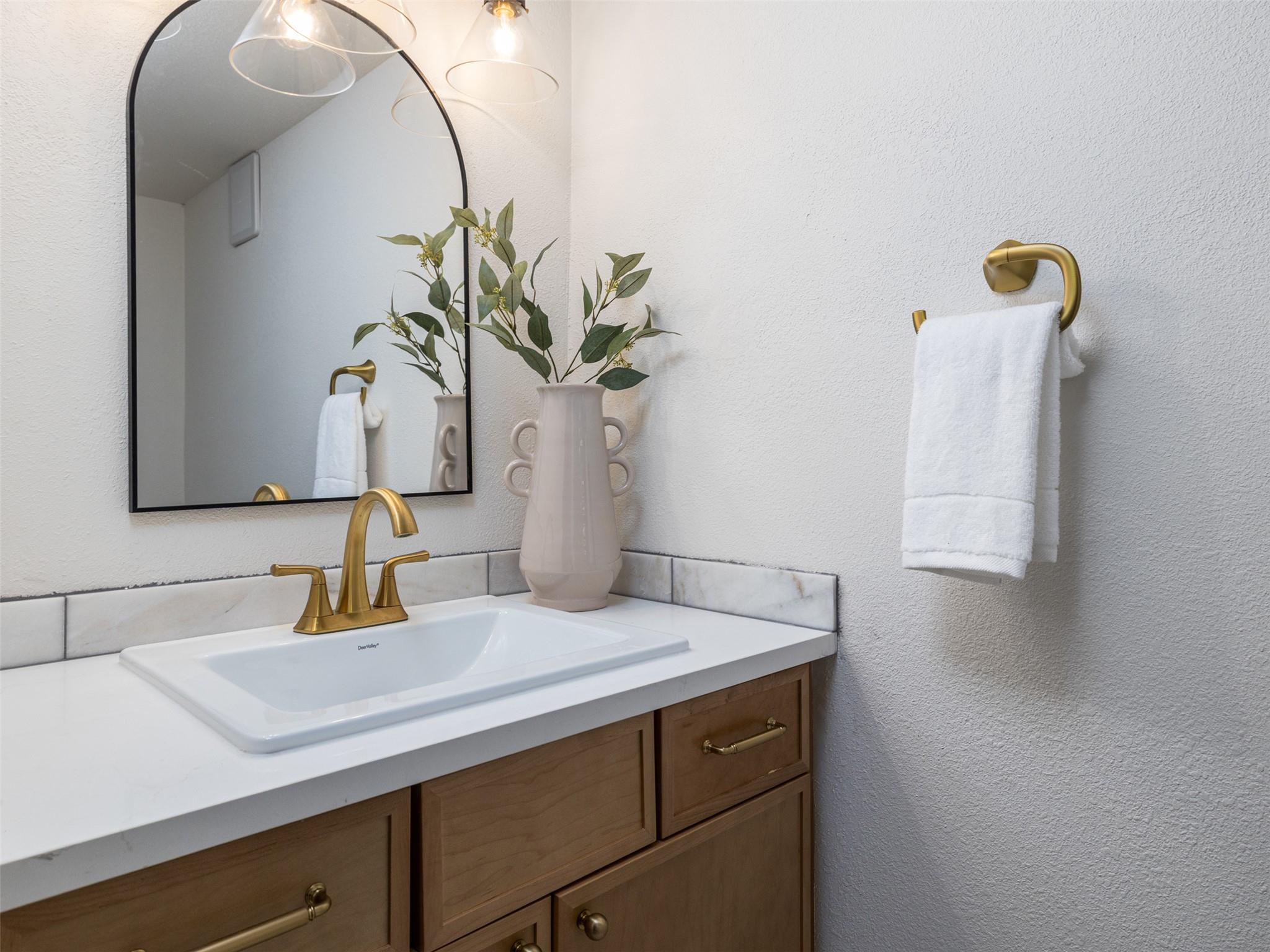 701 Oakwood Ln, Dripping Springs, TX 78620