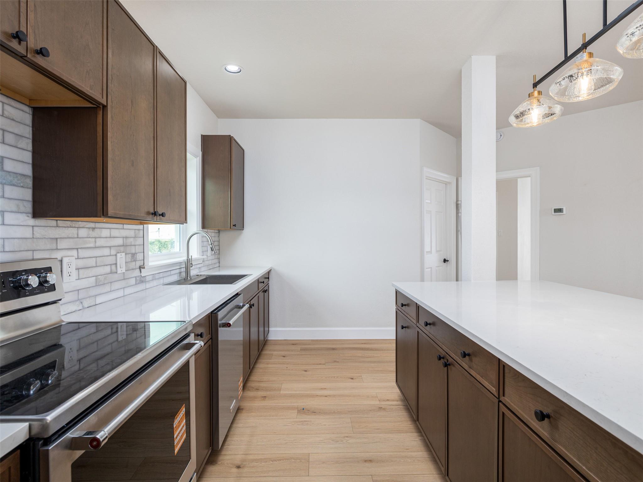 701 Oakwood Ln, Dripping Springs, TX 78620