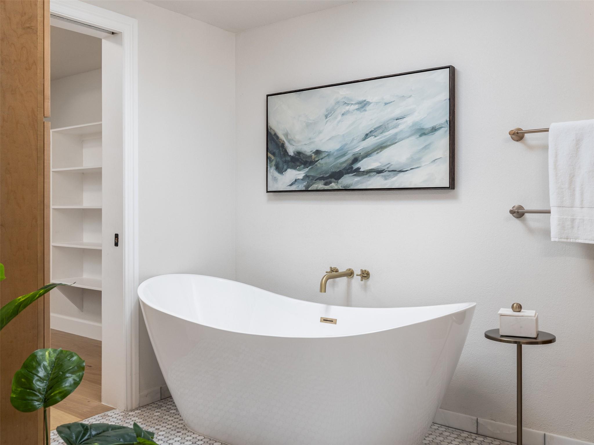 701 Oakwood Ln, Dripping Springs, TX 78620