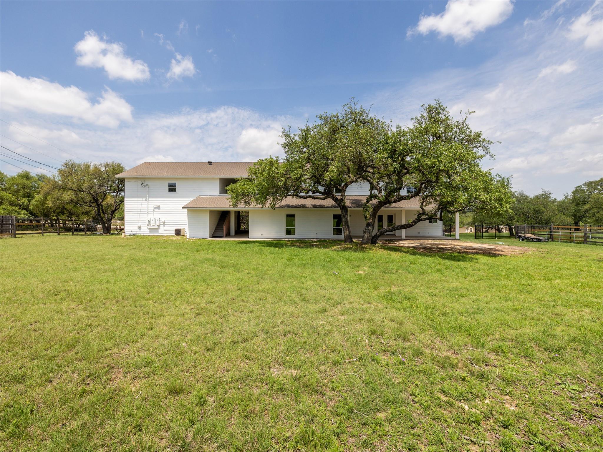 701 Oakwood Ln, Dripping Springs, TX 78620