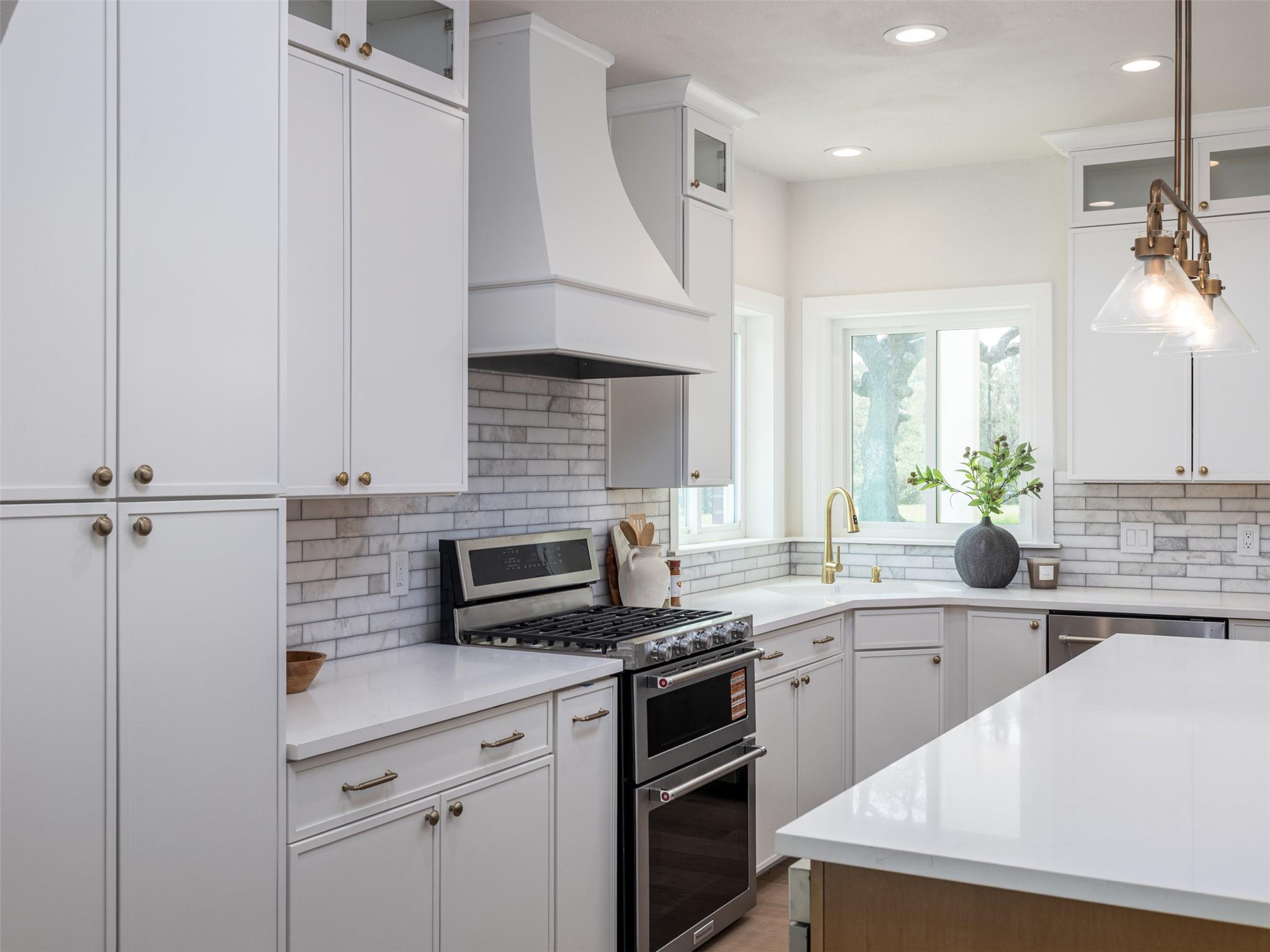 701 Oakwood Ln, Dripping Springs, TX 78620