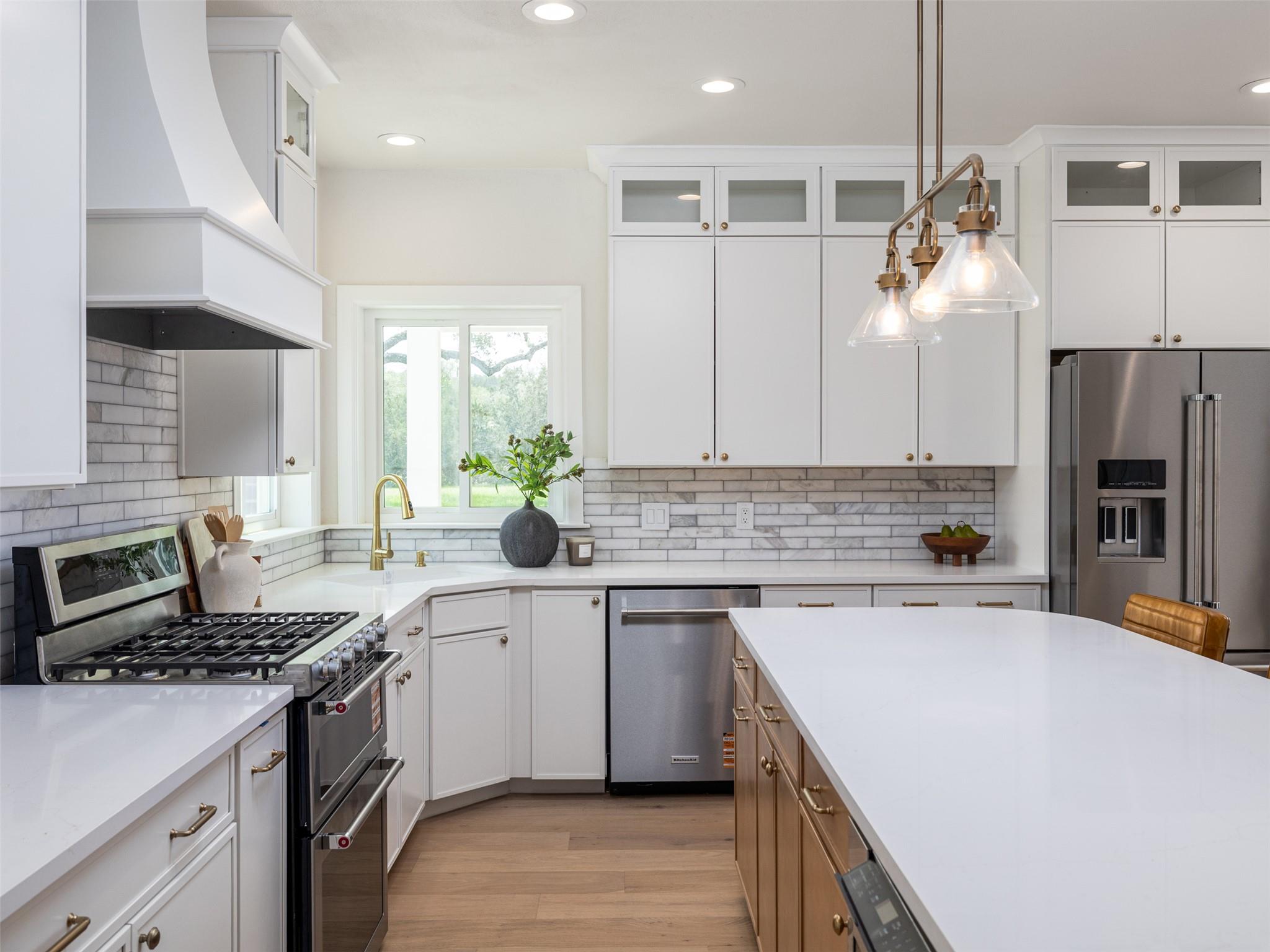 701 Oakwood Ln, Dripping Springs, TX 78620